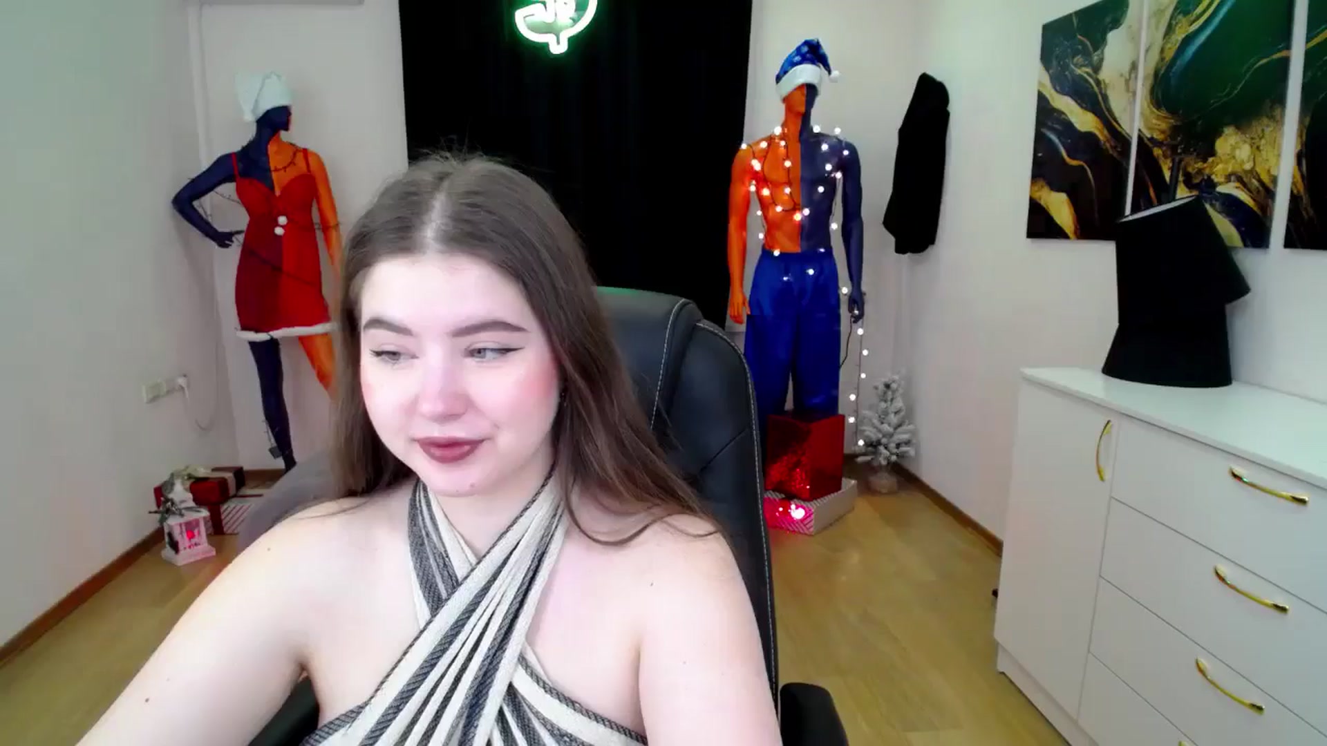 Gallery image thumbnail from AdmireMyEyes's myfreecams stream on, 12/28/2024, 19:01 image 3 of 20