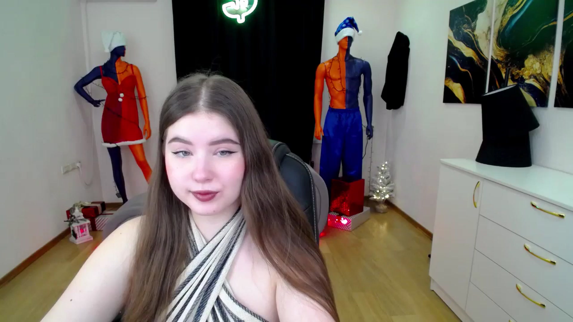 Gallery image thumbnail from AdmireMyEyes's myfreecams stream on, 12/28/2024, 19:01 image 16 of 20