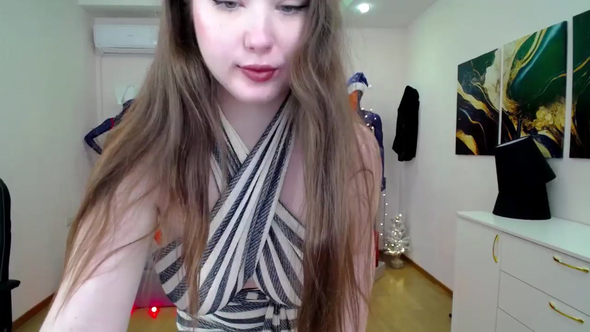 Gallery image thumbnail from AdmireMyEyes's myfreecams stream on, 12/28/2024, 19:47 image 5 of 20