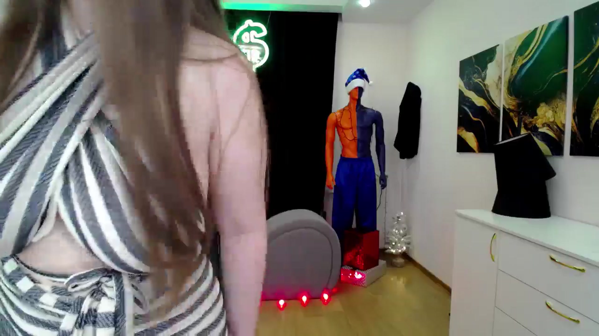 Gallery image thumbnail from AdmireMyEyes's myfreecams stream on, 12/28/2024, 19:47 image 18 of 20