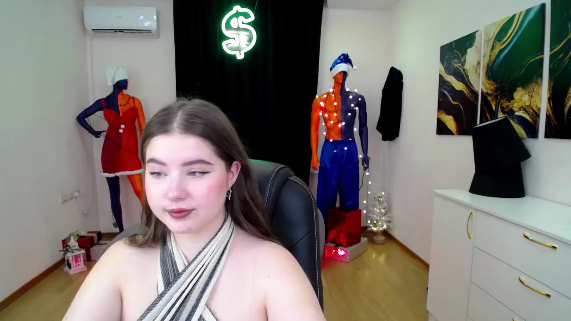 Gallery image thumbnail from AdmireMyEyes's myfreecams stream on, 12/28/2024, 19:47 image 19 of 20