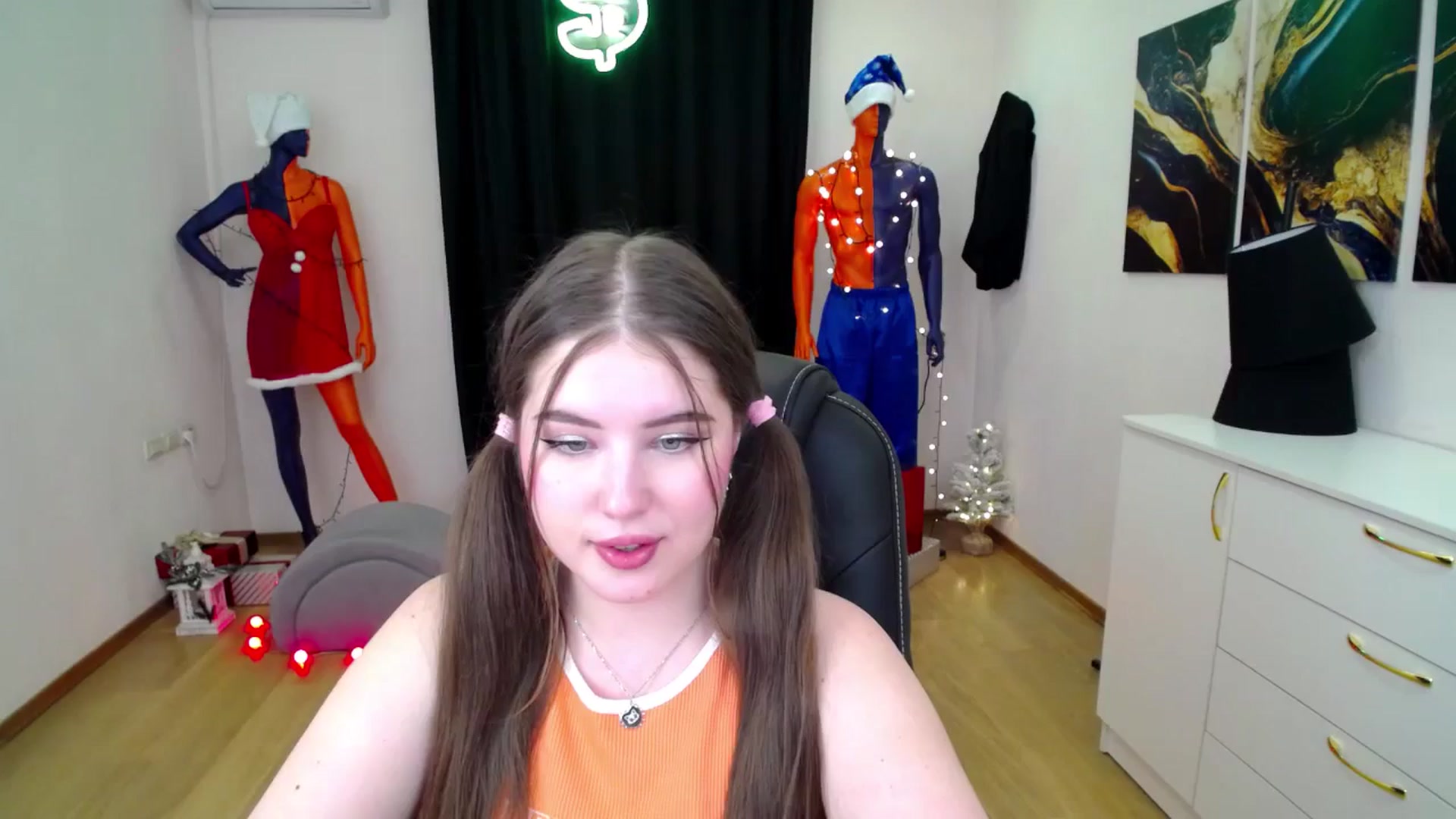 Gallery image thumbnail from AdmireMyEyes's myfreecams stream on, 12/30/2024, 08:31 image 16 of 20