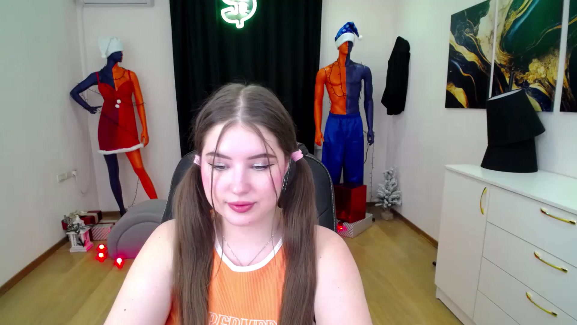 Gallery image thumbnail from AdmireMyEyes's myfreecams stream on, 12/30/2024, 08:31 image 1 of 20