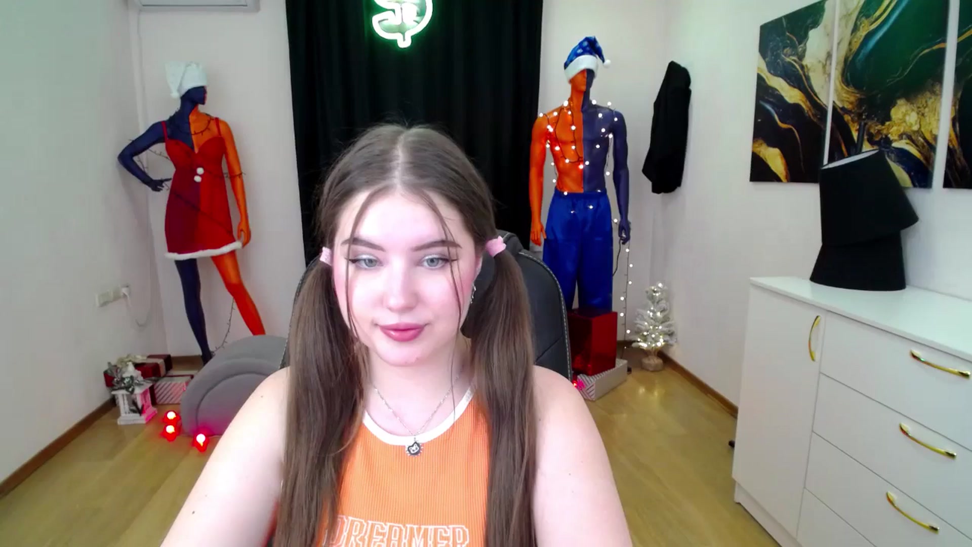Gallery image thumbnail from AdmireMyEyes's myfreecams stream on, 12/30/2024, 08:31 image 14 of 20