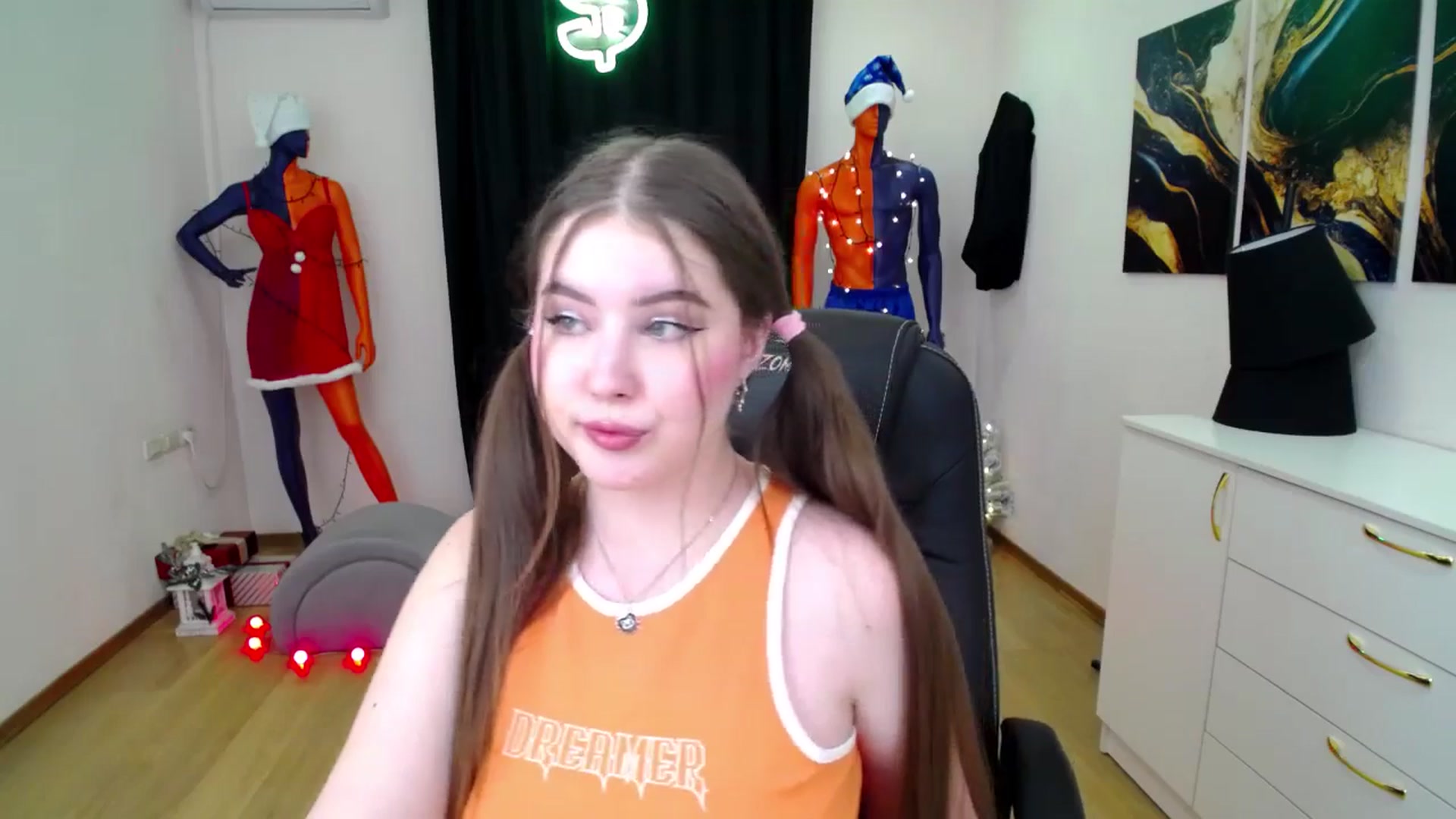 Gallery image thumbnail from AdmireMyEyes's myfreecams stream on, 12/30/2024, 08:31 image 12 of 20