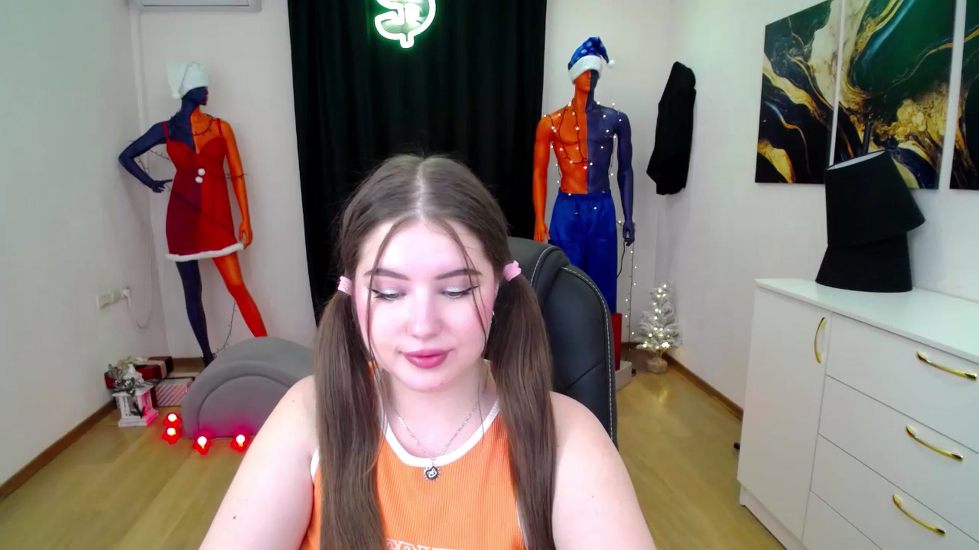 Gallery image thumbnail from AdmireMyEyes's myfreecams stream on, 12/30/2024, 08:31 image 18 of 20