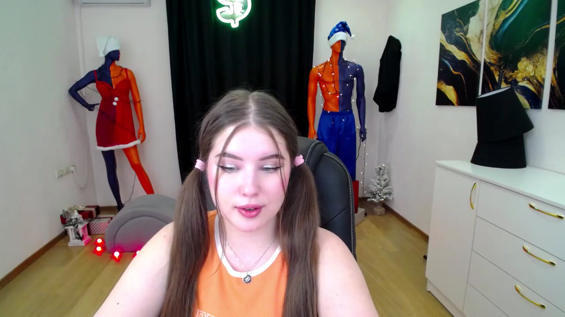Gallery image thumbnail from AdmireMyEyes's myfreecams stream on, 12/30/2024, 08:31 image 17 of 20