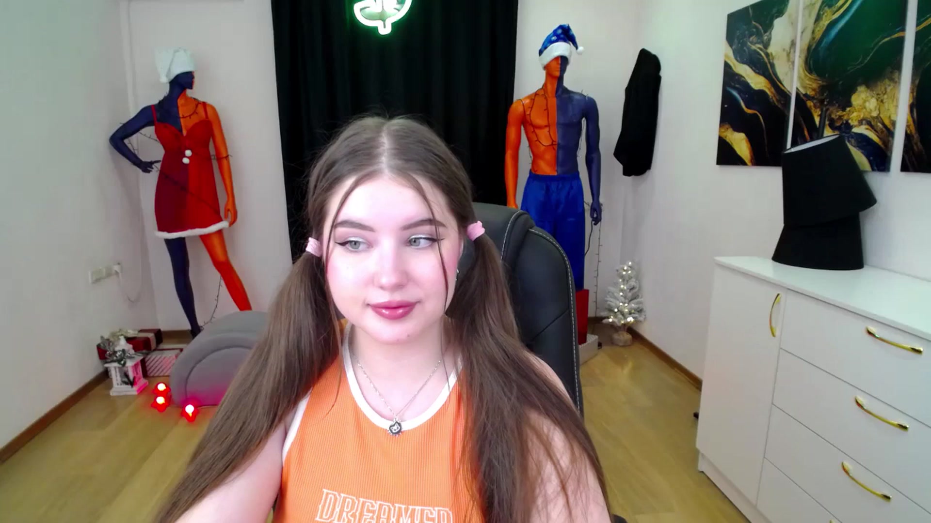 Gallery image thumbnail from AdmireMyEyes's myfreecams stream on, 12/30/2024, 09:22 image 1 of 20