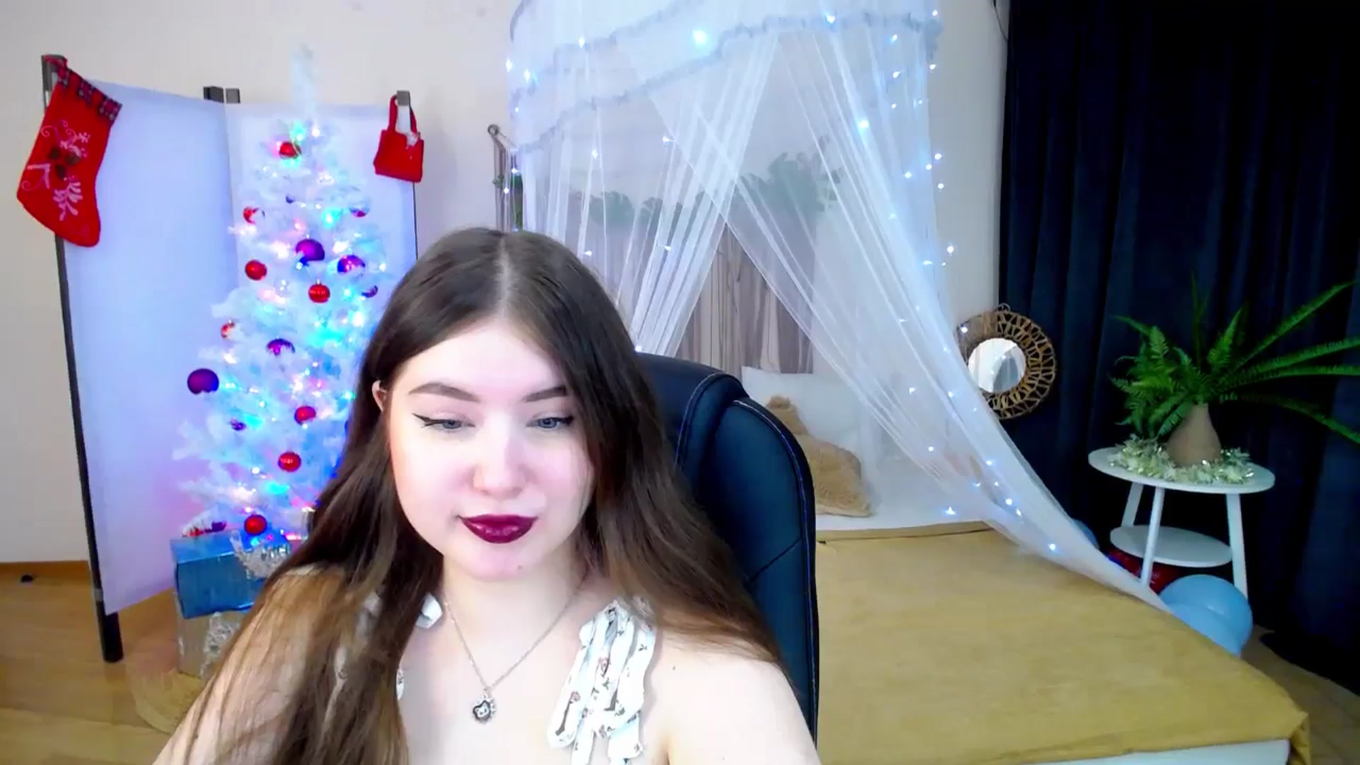 Gallery image thumbnail from AdmireMyEyes's myfreecams stream on, 12/31/2024, 05:28 image 17 of 20