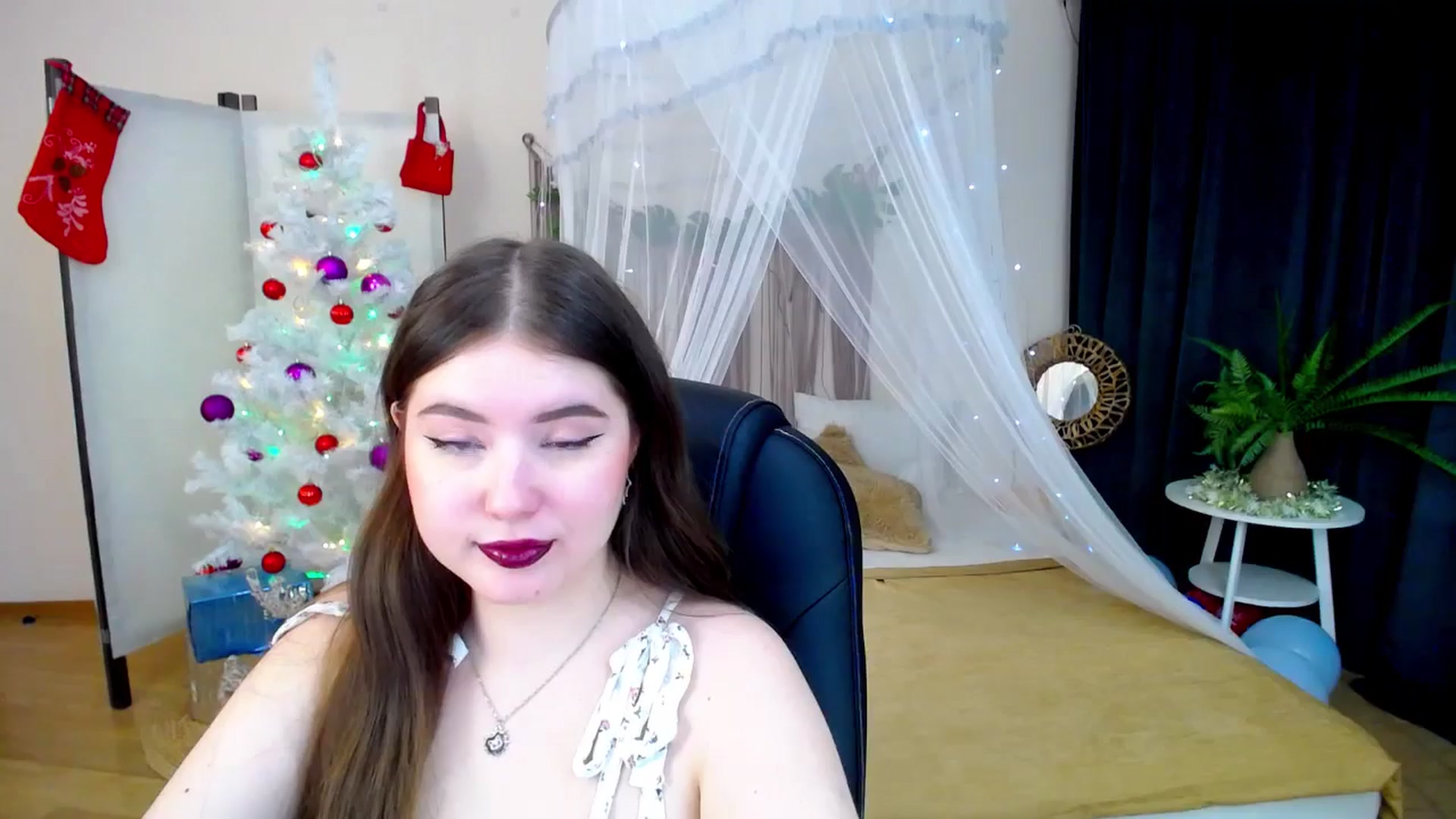 Gallery image thumbnail from AdmireMyEyes's myfreecams stream on, 12/31/2024, 05:28 image 12 of 20