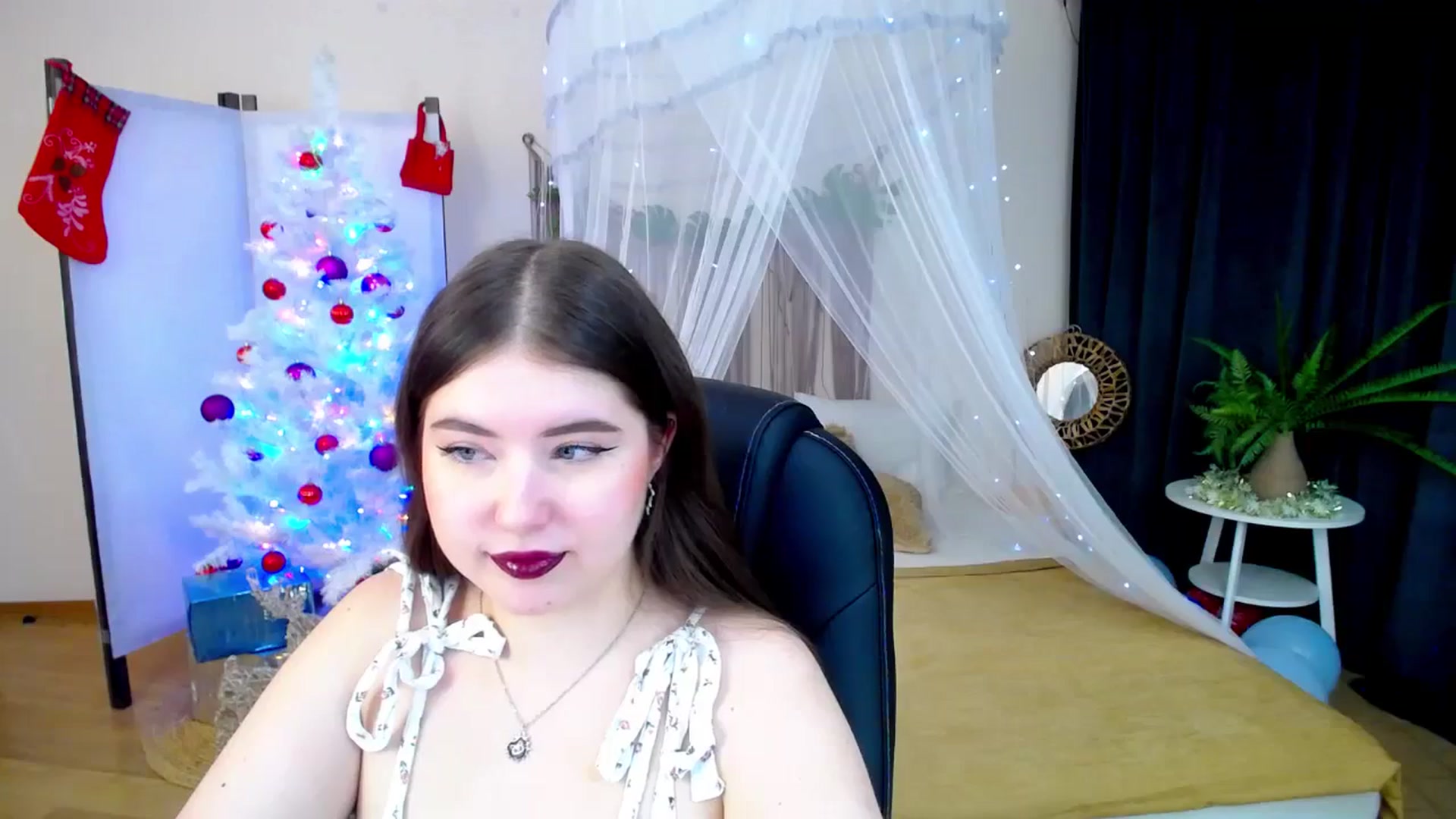 Gallery image thumbnail from AdmireMyEyes's myfreecams stream on, 12/31/2024, 05:28 image 4 of 20