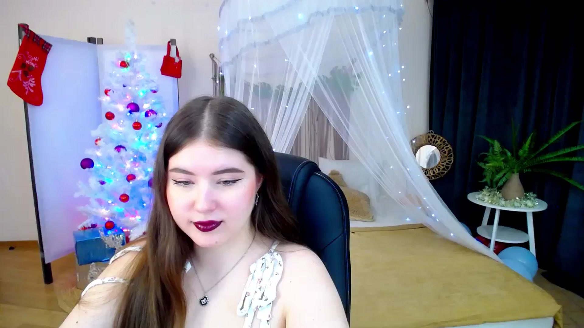 Gallery image thumbnail from AdmireMyEyes's myfreecams stream on, 12/31/2024, 05:28 image 10 of 20