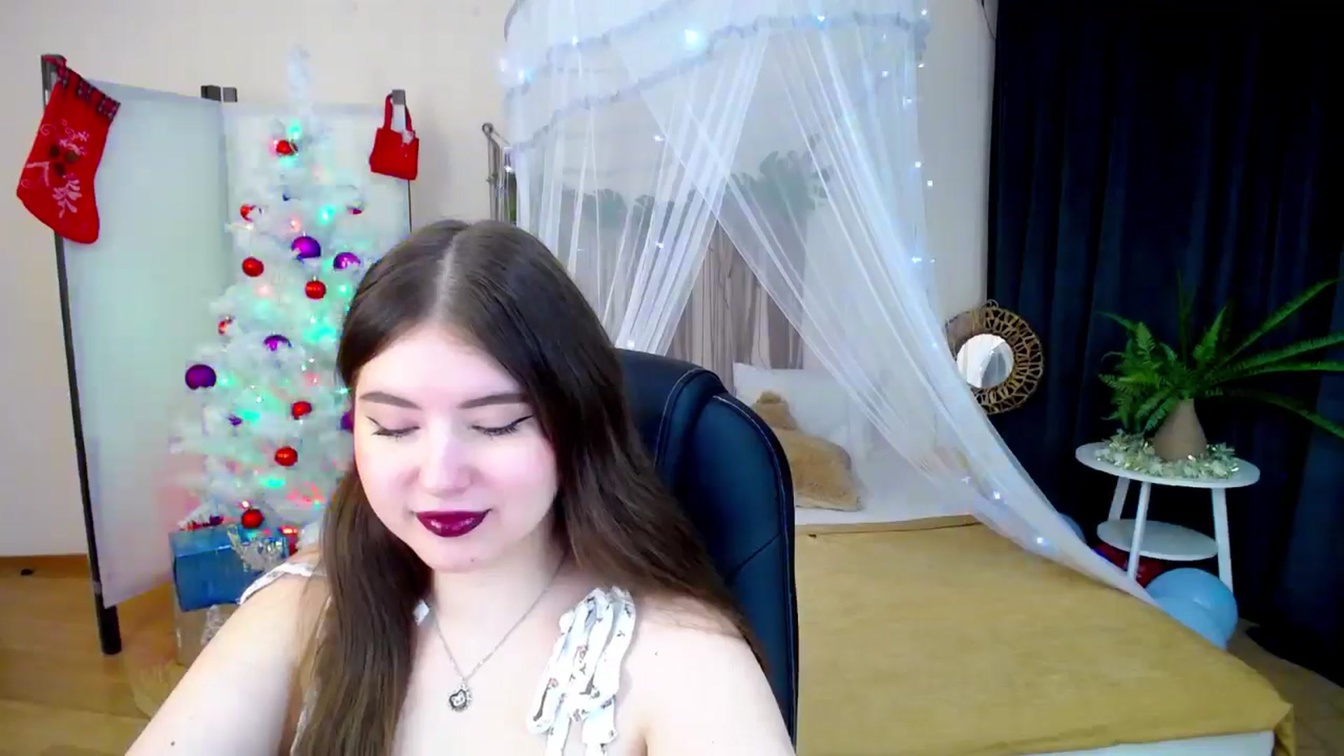 Gallery image thumbnail from AdmireMyEyes's myfreecams stream on, 12/31/2024, 05:28 image 15 of 20