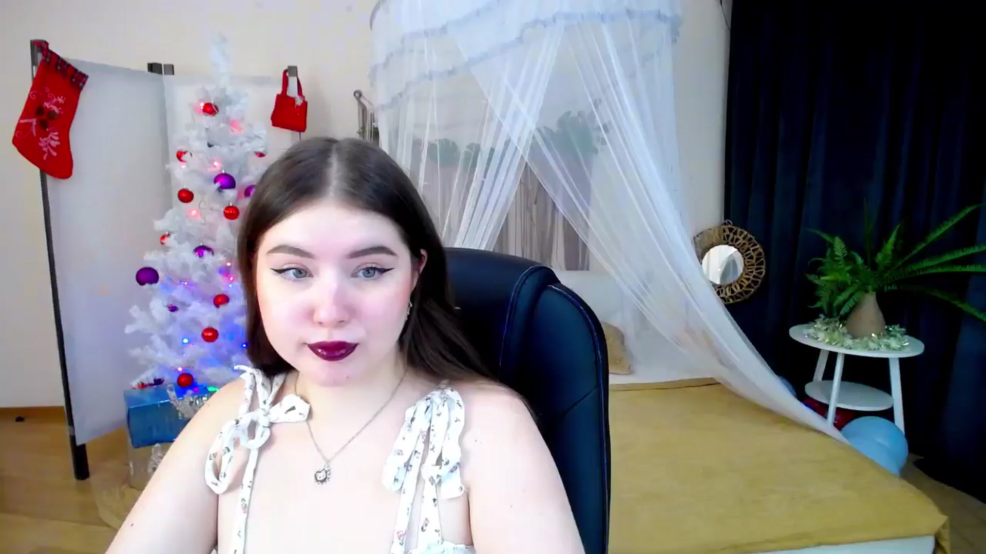 Gallery image thumbnail from AdmireMyEyes's myfreecams stream on, 12/31/2024, 05:28 image 1 of 20