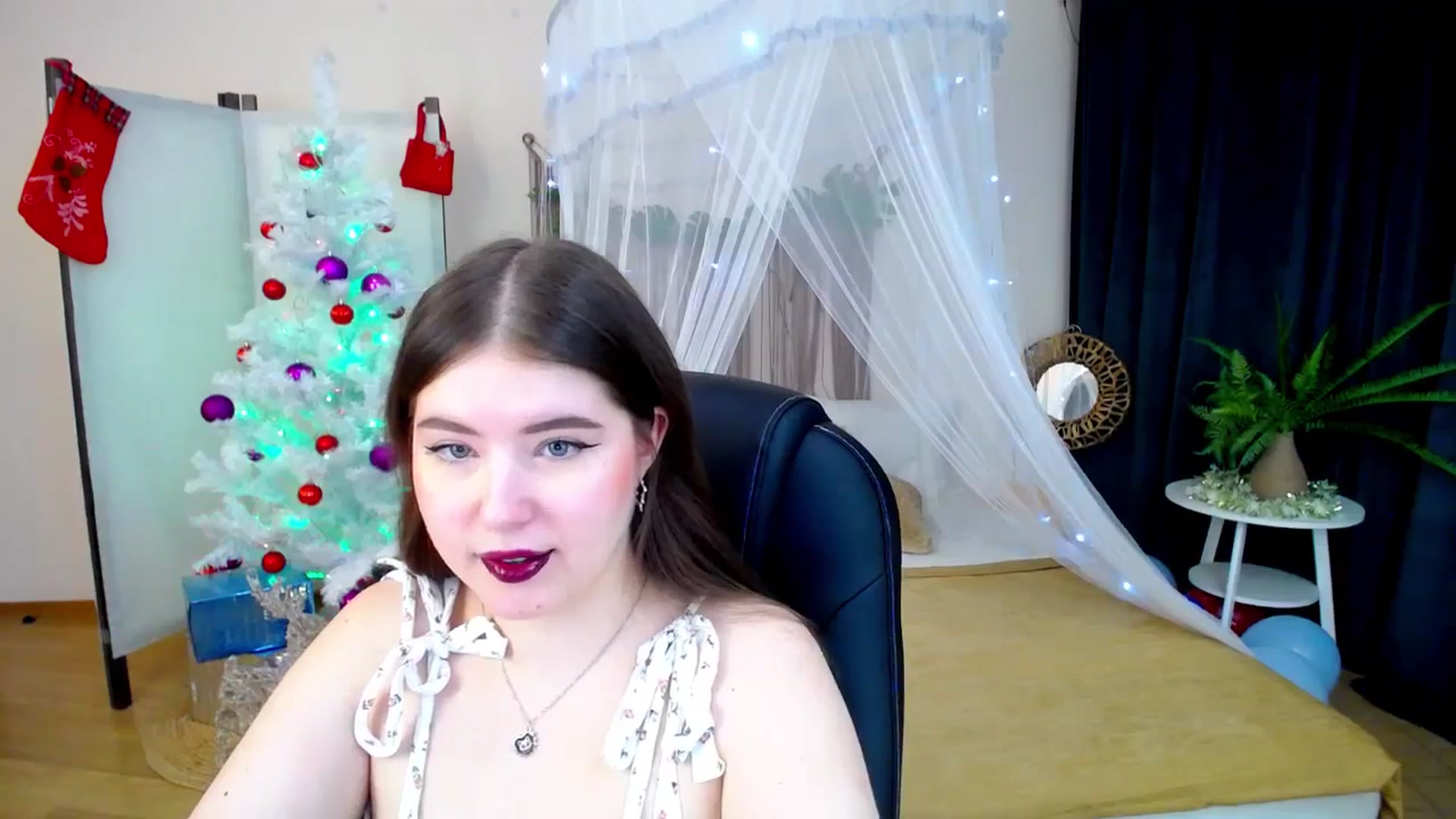 Gallery image thumbnail from AdmireMyEyes's myfreecams stream on, 12/31/2024, 05:28 image 2 of 20