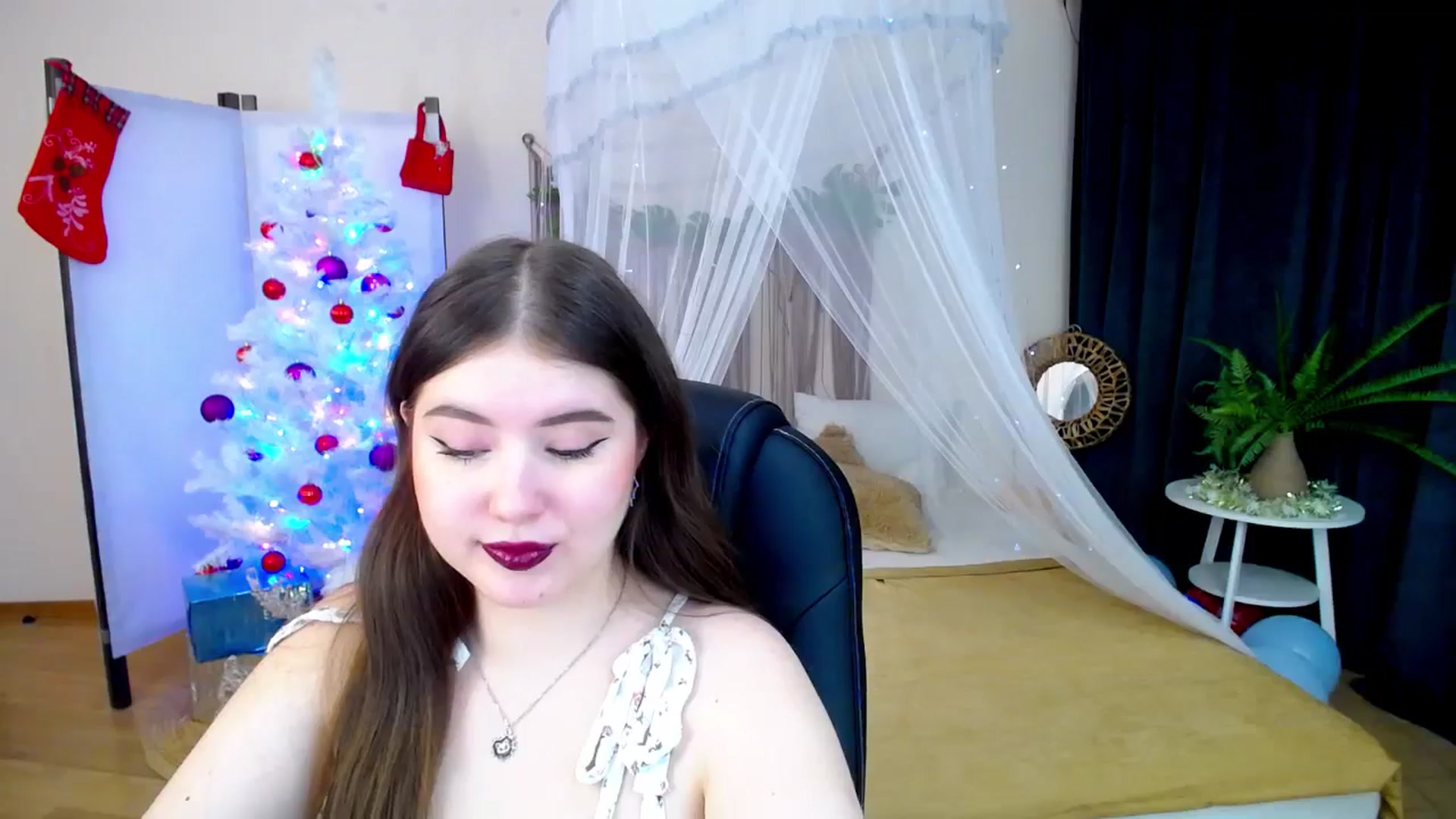 Gallery image thumbnail from AdmireMyEyes's myfreecams stream on, 12/31/2024, 05:28 image 13 of 20