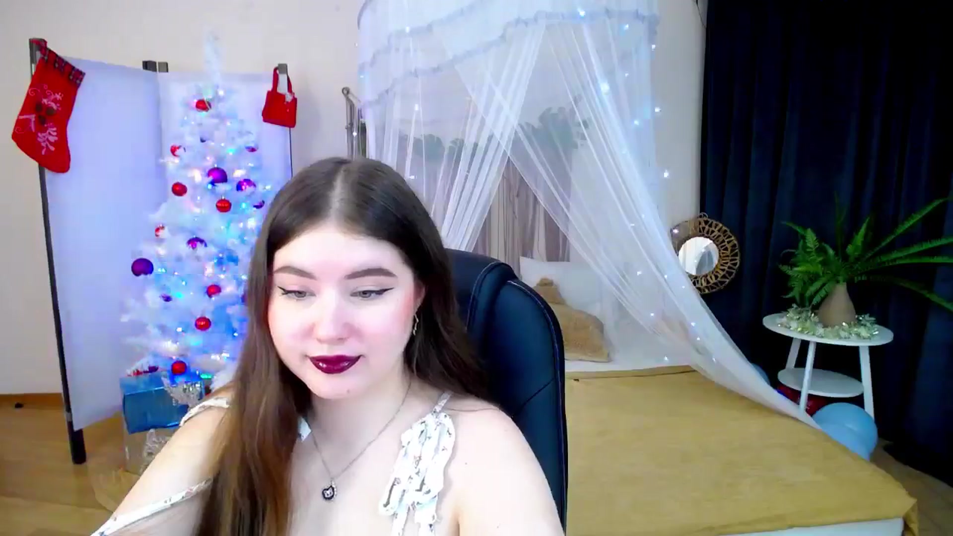 Gallery image thumbnail from AdmireMyEyes's myfreecams stream on, 12/31/2024, 05:28 image 11 of 20