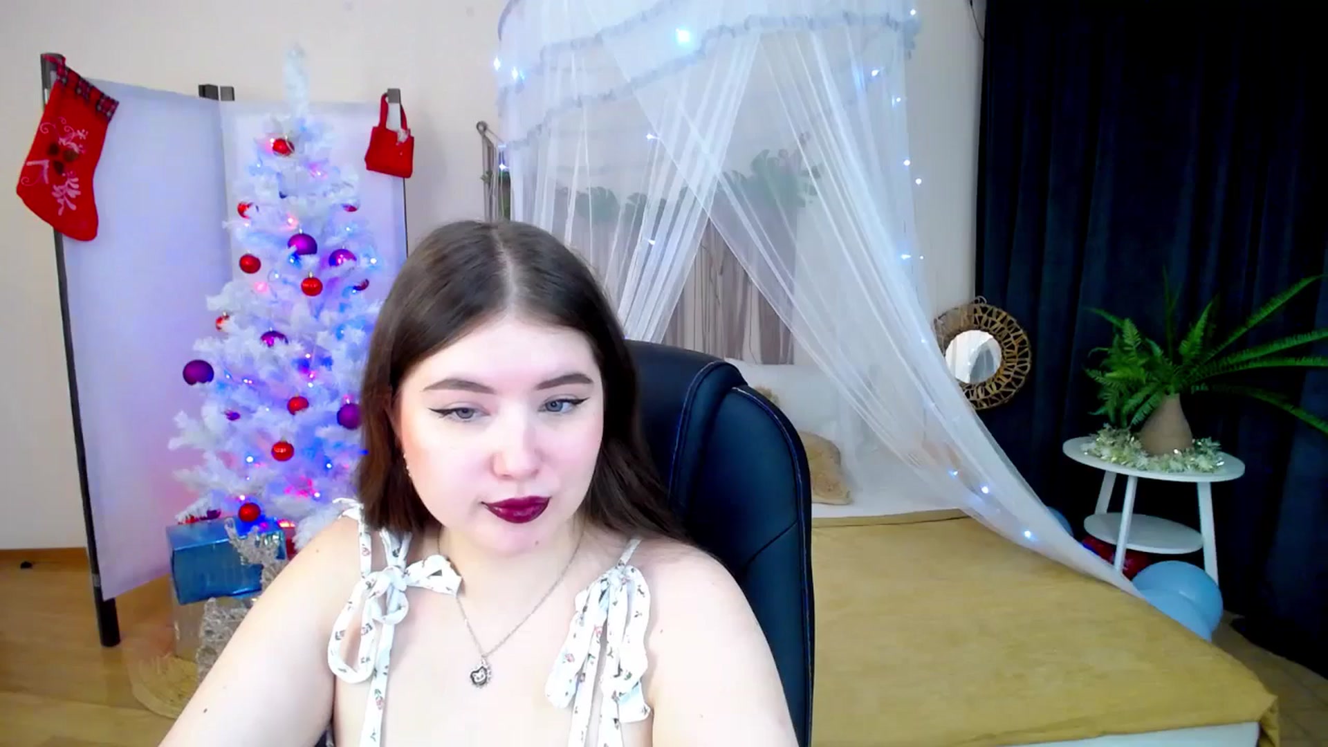 Gallery image thumbnail from AdmireMyEyes's myfreecams stream on, 12/31/2024, 05:28 image 6 of 20