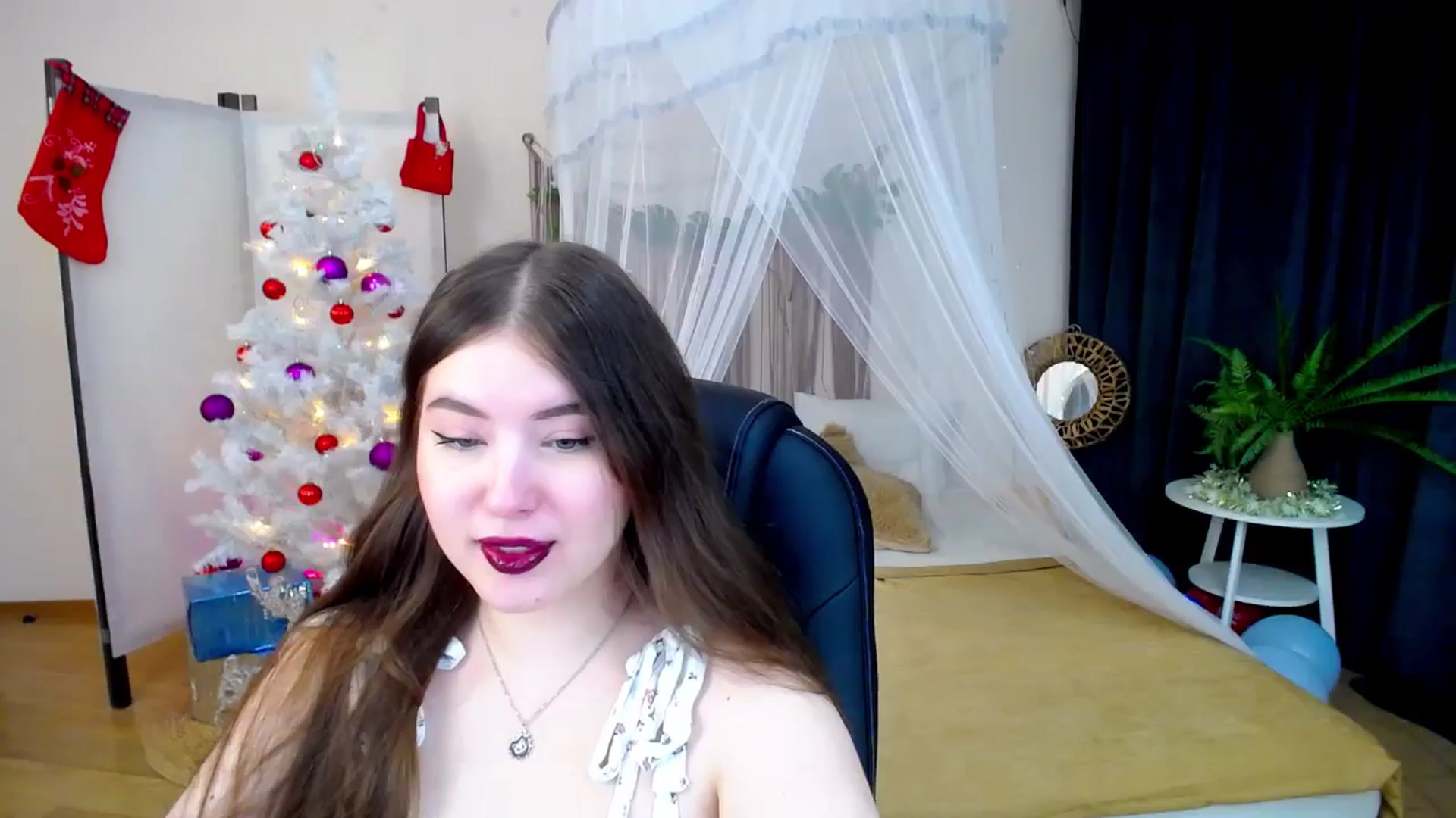 Gallery image thumbnail from AdmireMyEyes's myfreecams stream on, 12/31/2024, 05:28 image 16 of 20