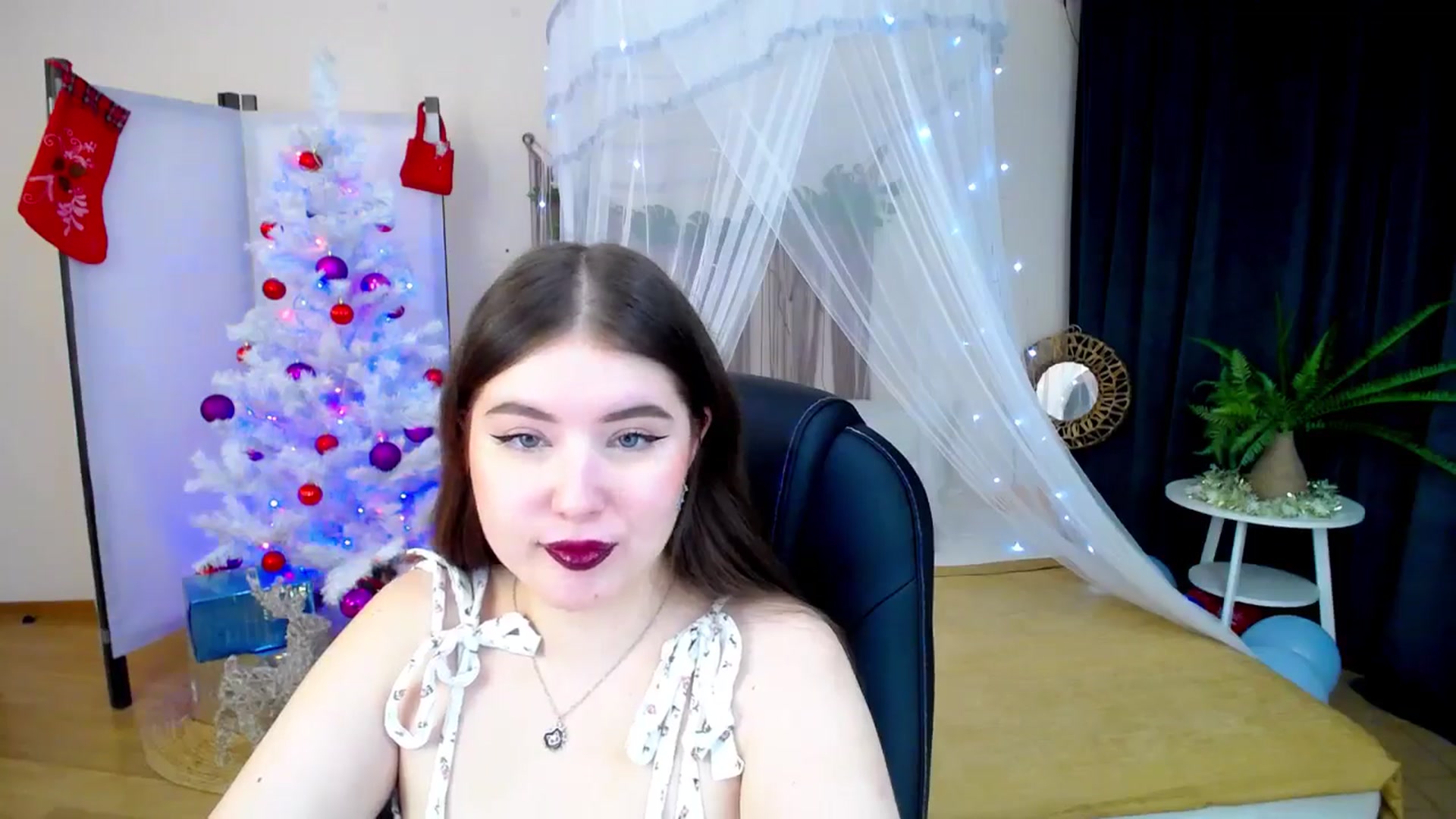 Gallery image thumbnail from AdmireMyEyes's myfreecams stream on, 12/31/2024, 05:28 image 3 of 20