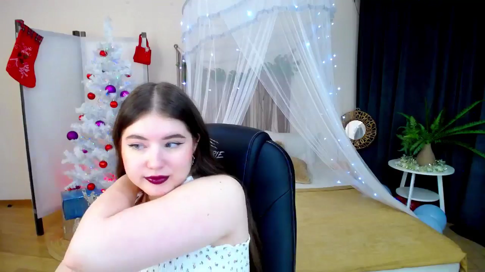 Gallery image thumbnail from AdmireMyEyes's myfreecams stream on, 12/31/2024, 05:28 image 7 of 20