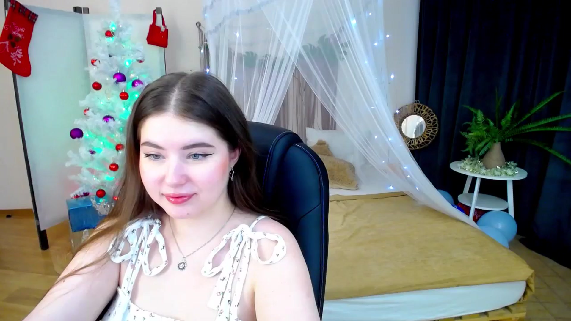 Gallery image thumbnail from AdmireMyEyes's myfreecams stream on, 12/31/2024, 08:38 image 6 of 20