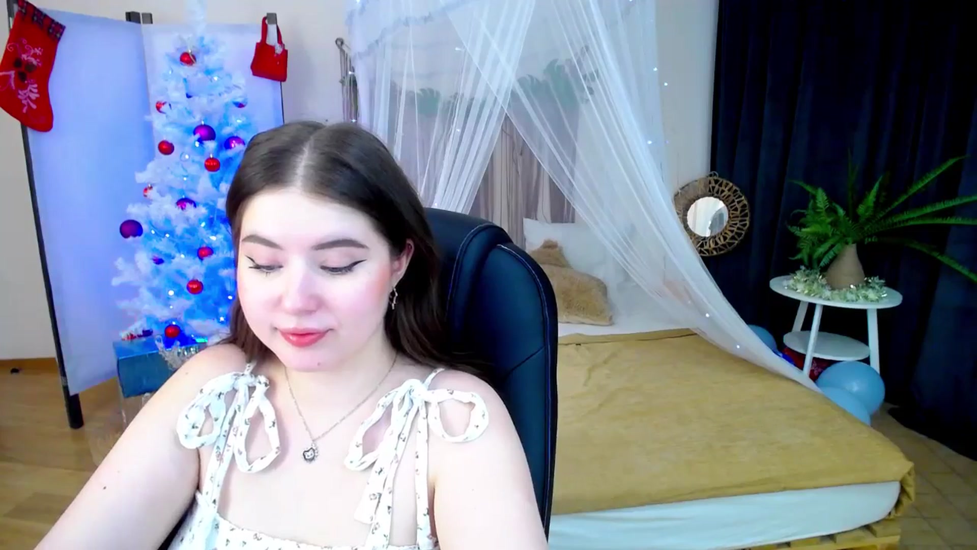 Gallery image thumbnail from AdmireMyEyes's myfreecams stream on, 12/31/2024, 08:38 image 2 of 20