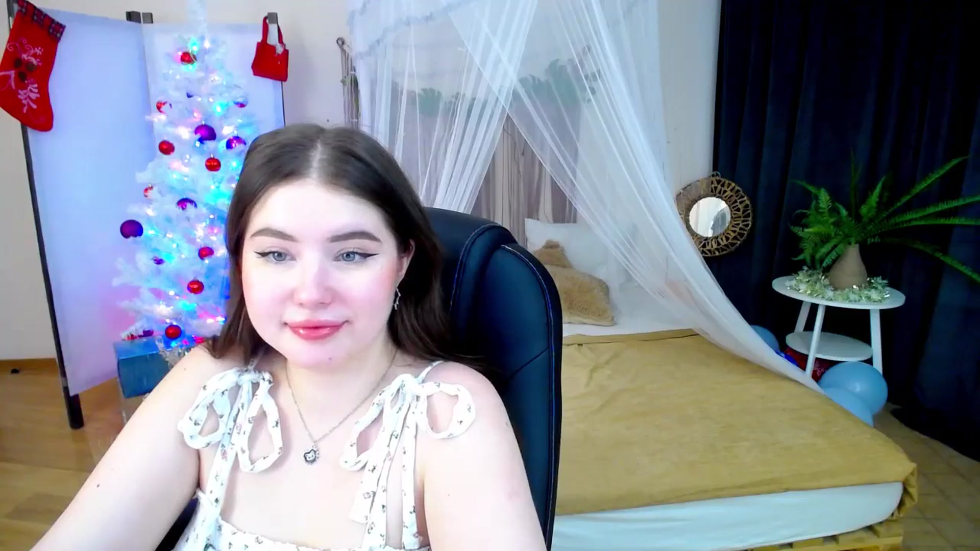 Gallery image thumbnail from AdmireMyEyes's myfreecams stream on, 12/31/2024, 08:38 image 3 of 20