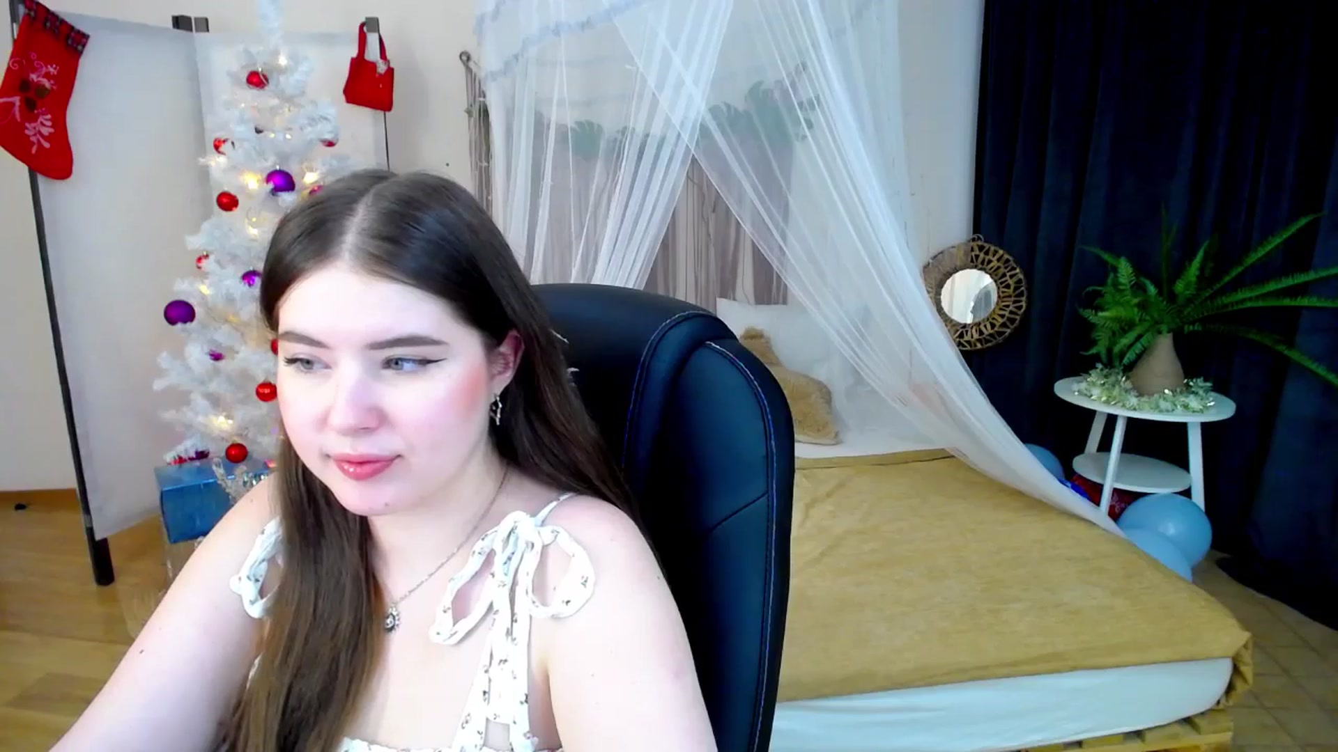 Gallery image thumbnail from AdmireMyEyes's myfreecams stream on, 12/31/2024, 08:38 image 16 of 20