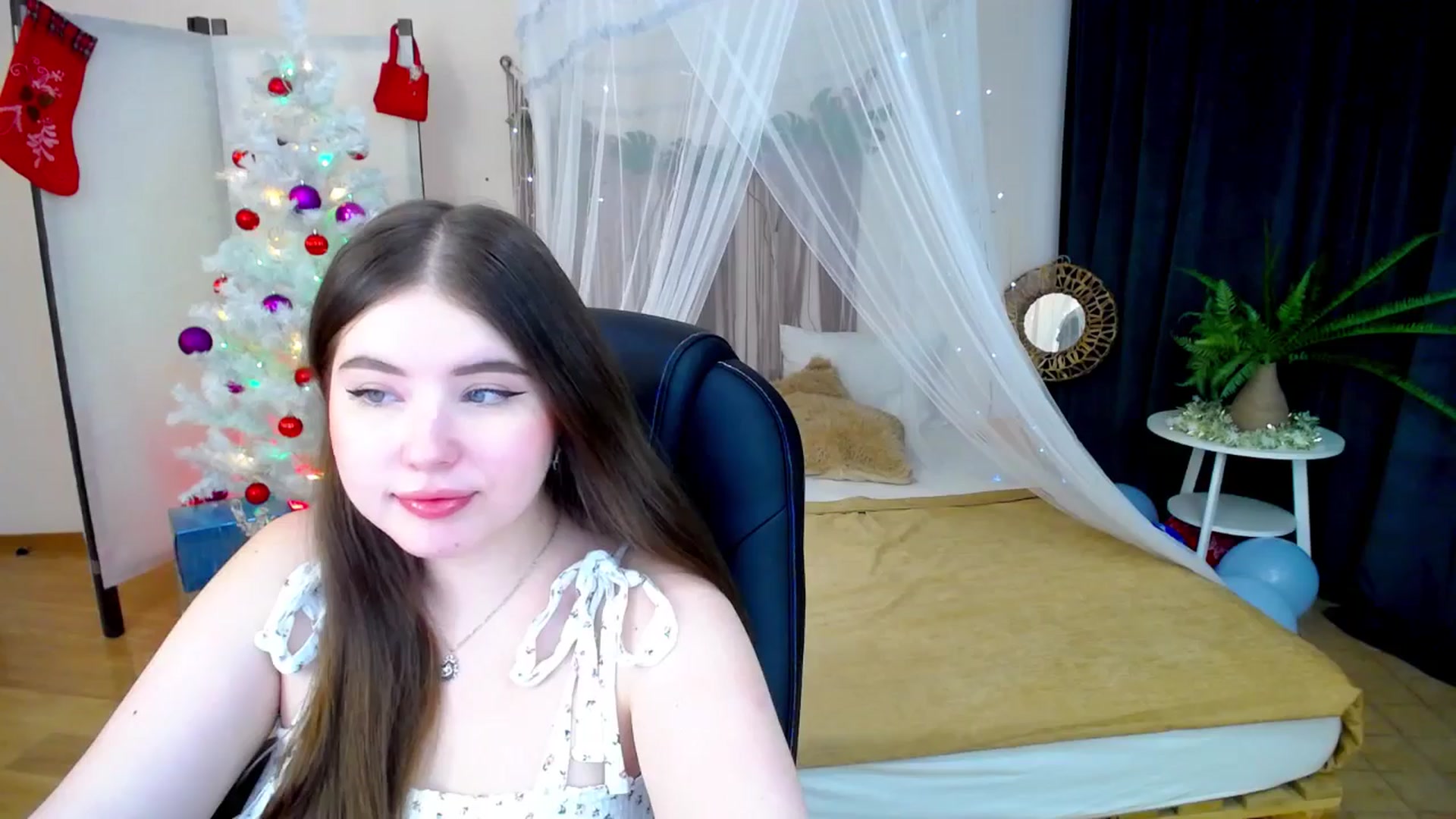 Gallery image thumbnail from AdmireMyEyes's myfreecams stream on, 12/31/2024, 08:38 image 11 of 20
