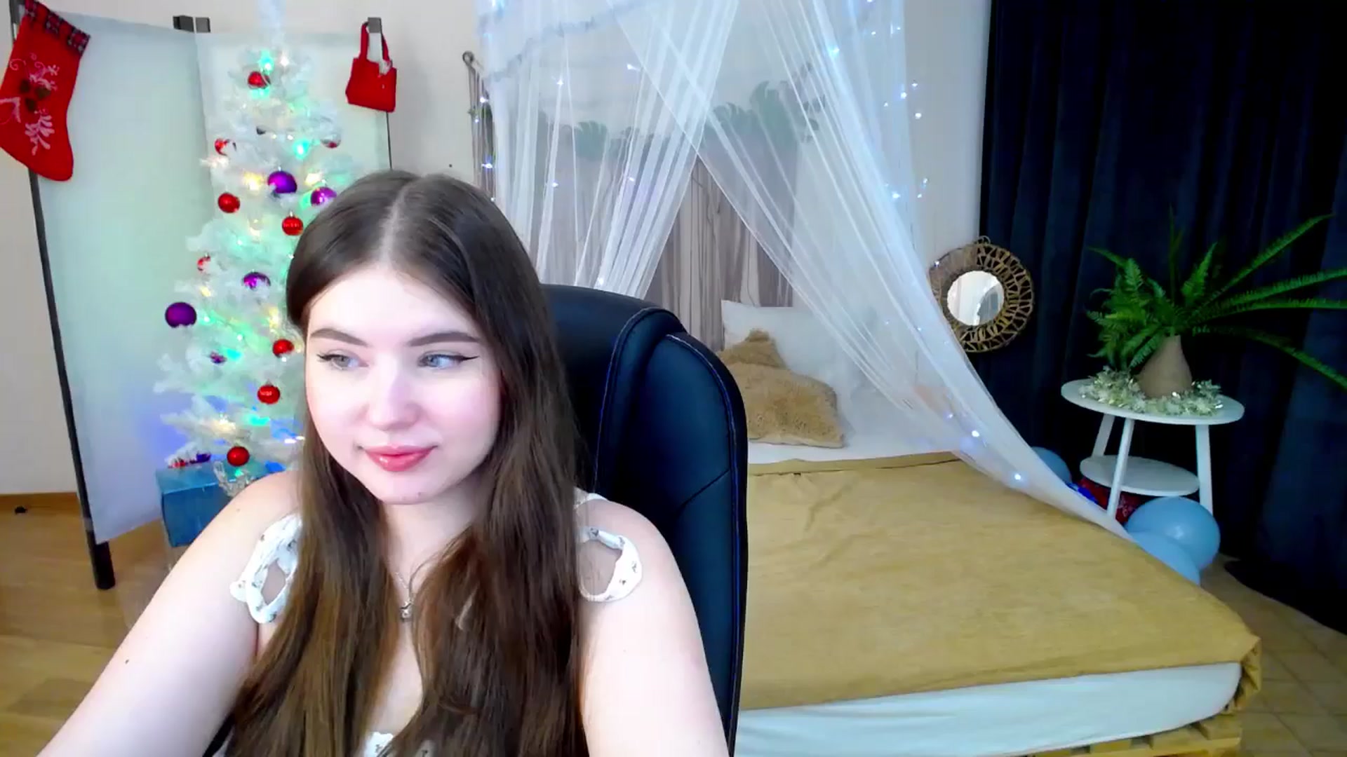 Gallery image thumbnail from AdmireMyEyes's myfreecams stream on, 12/31/2024, 08:38 image 10 of 20