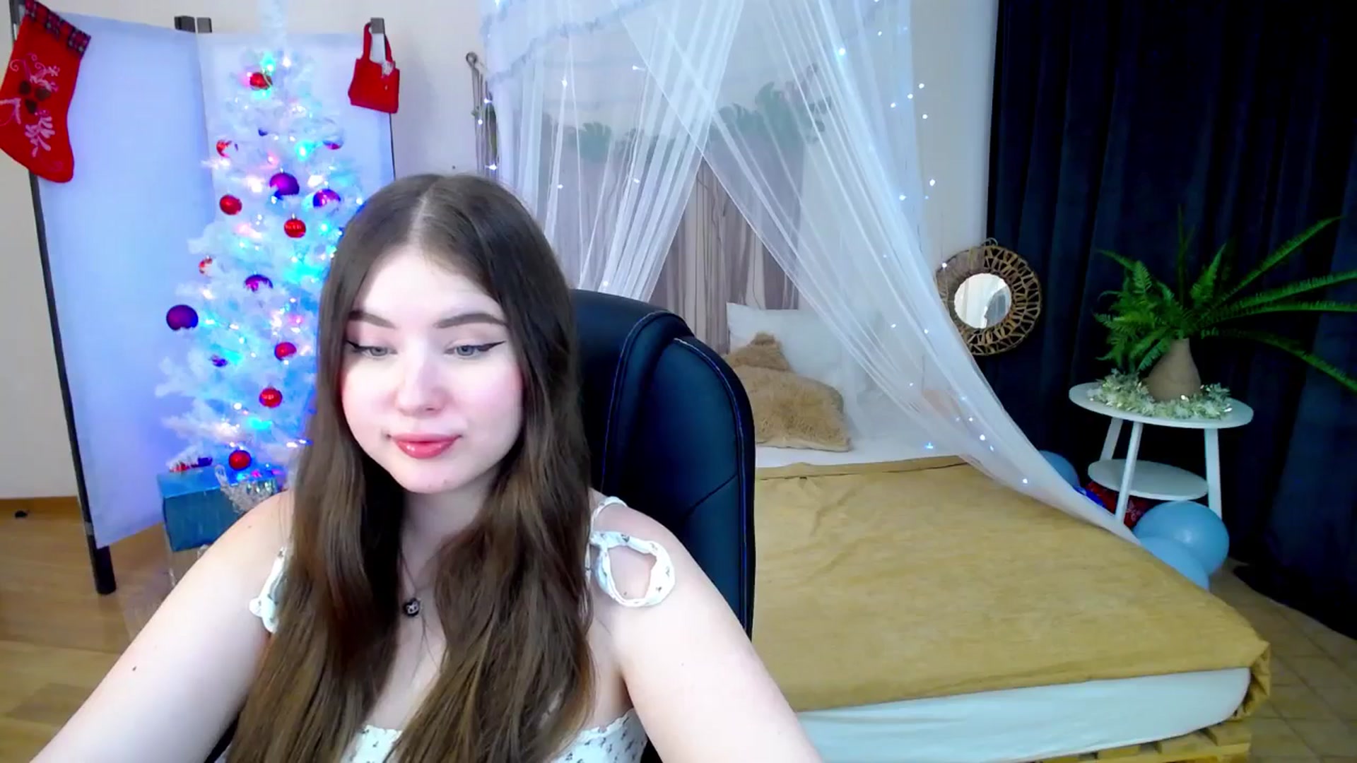 Gallery image thumbnail from AdmireMyEyes's myfreecams stream on, 12/31/2024, 08:38 image 8 of 20