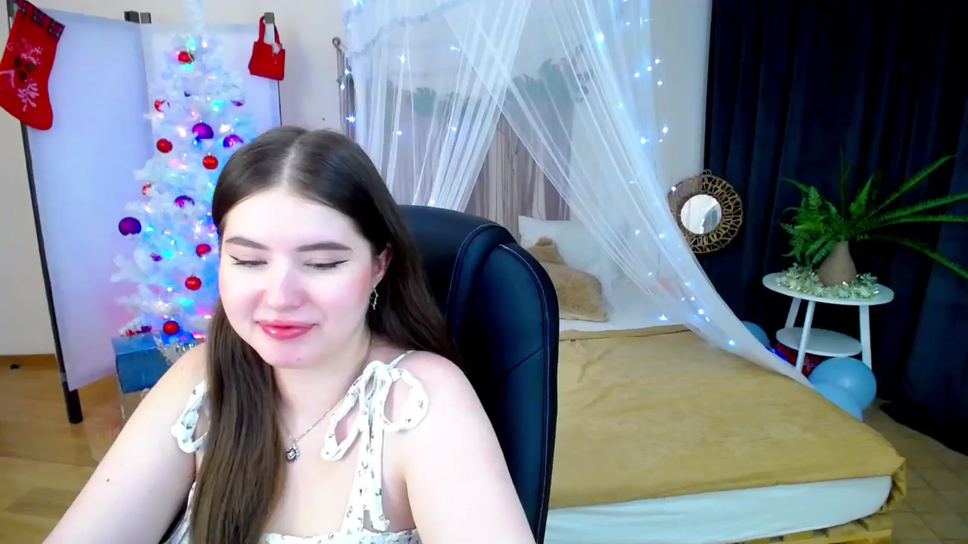 Gallery image thumbnail from AdmireMyEyes's myfreecams stream on, 12/31/2024, 08:38 image 19 of 20