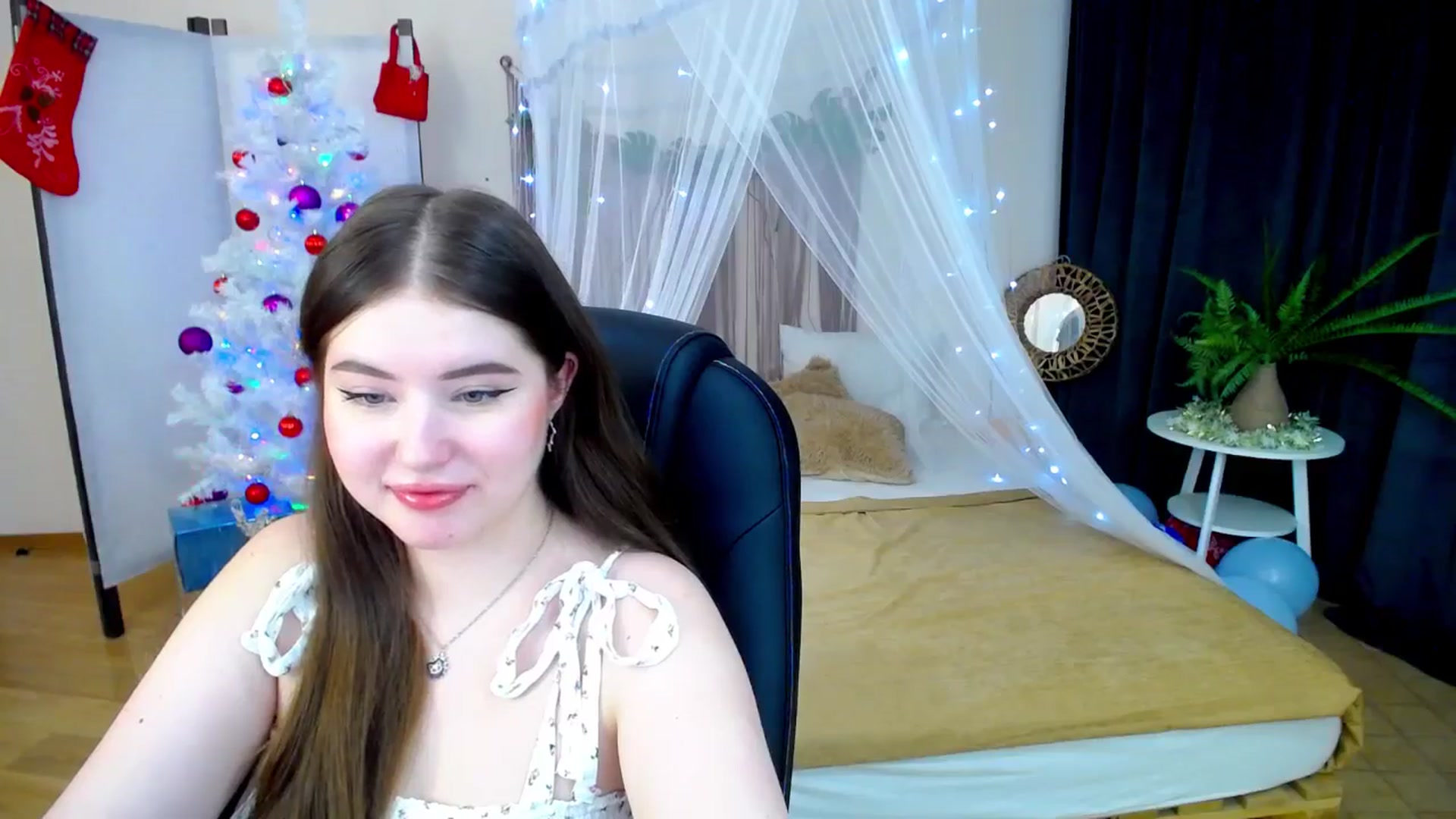 Gallery image thumbnail from AdmireMyEyes's myfreecams stream on, 12/31/2024, 08:38 image 13 of 20