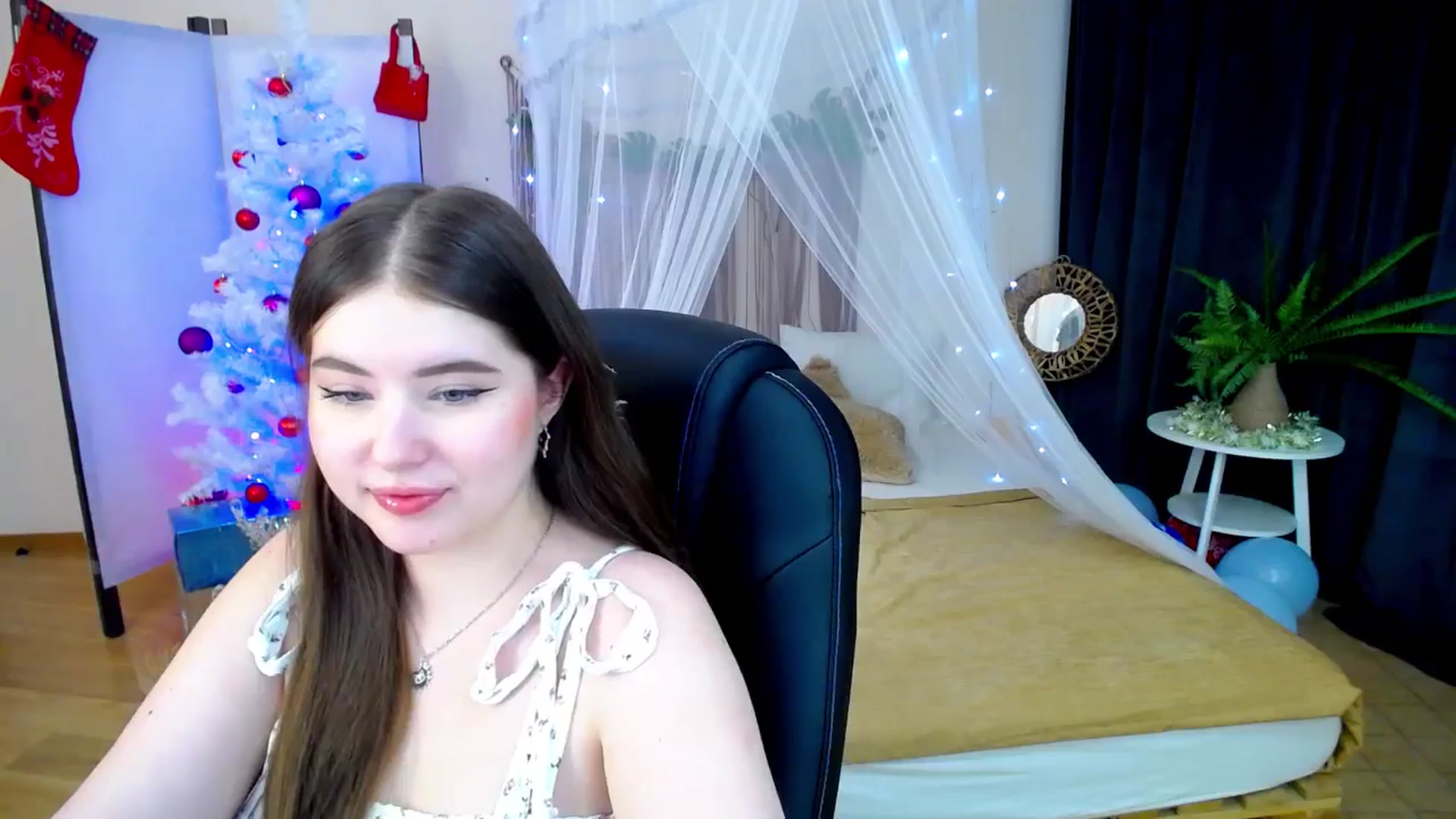 Gallery image thumbnail from AdmireMyEyes's myfreecams stream on, 12/31/2024, 08:38 image 17 of 20