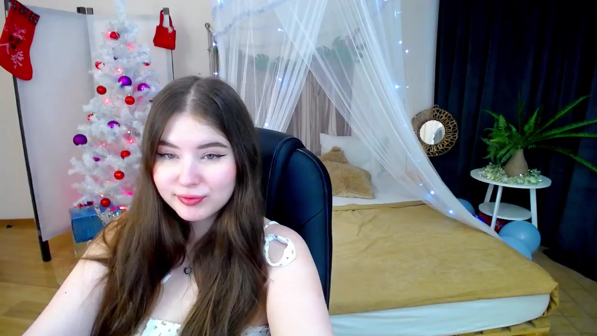 Gallery image thumbnail from AdmireMyEyes's myfreecams stream on, 12/31/2024, 08:38 image 7 of 20