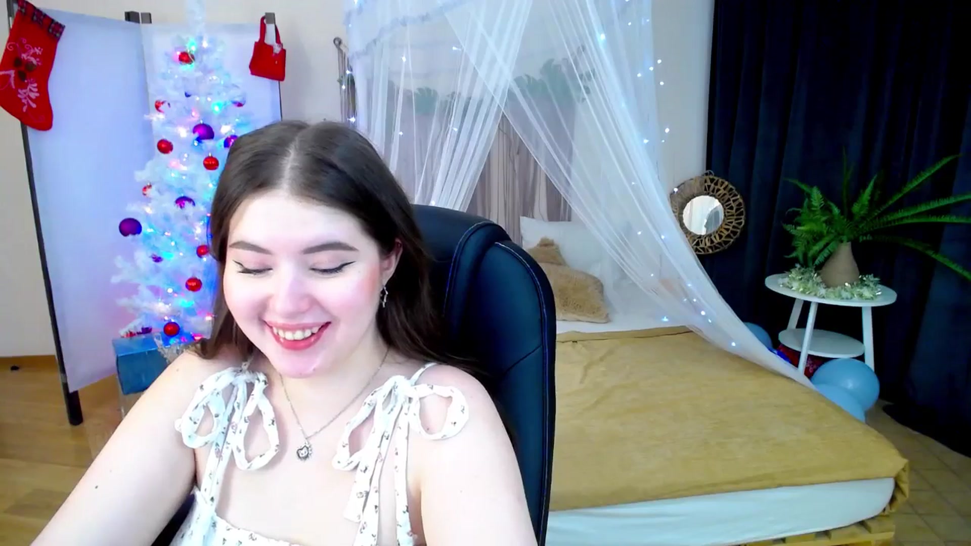 Gallery image thumbnail from AdmireMyEyes's myfreecams stream on, 12/31/2024, 08:38 image 4 of 20