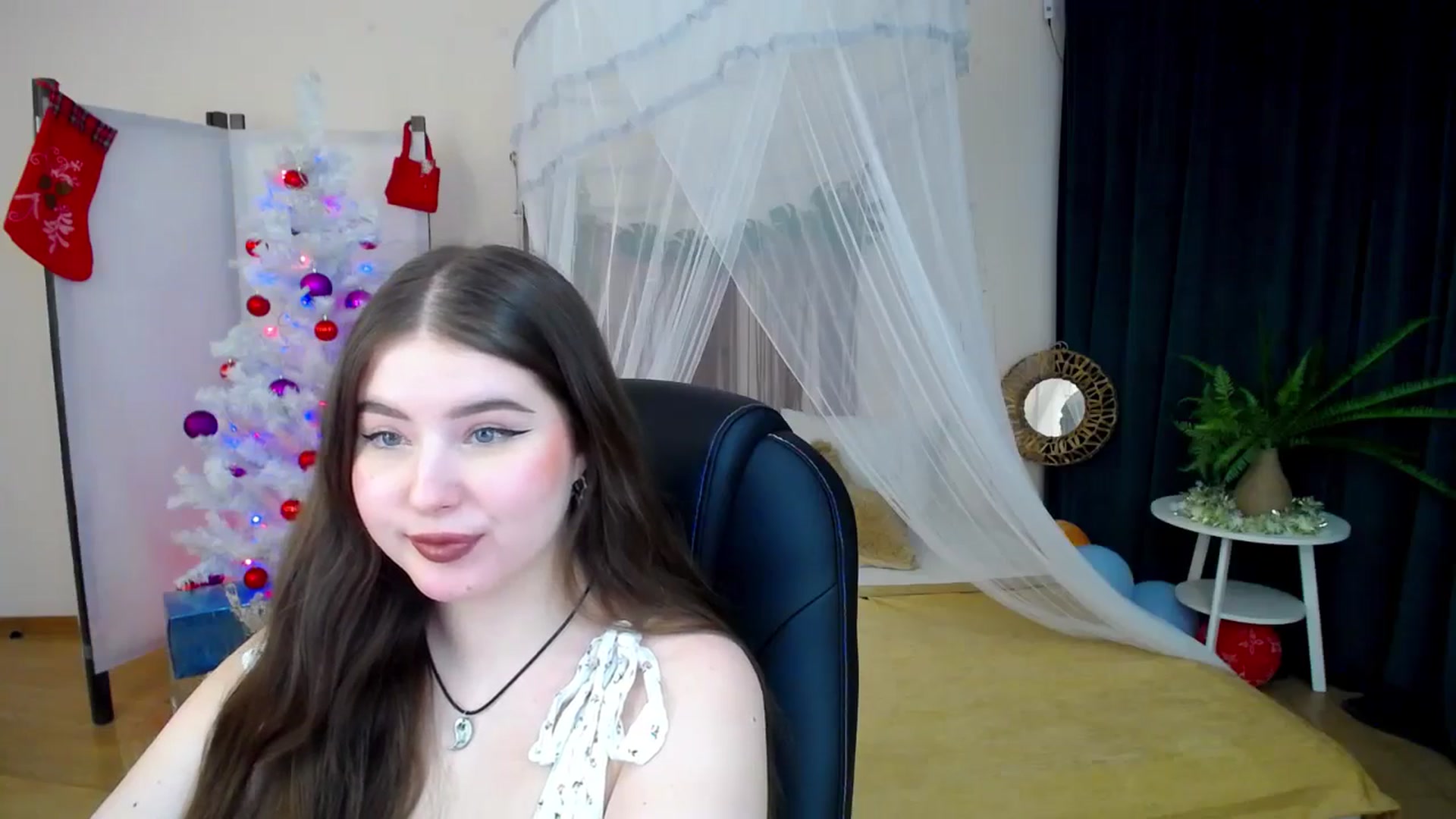 Gallery image thumbnail from AdmireMyEyes's myfreecams stream on, 01/15/2025, 07:17 image 7 of 20