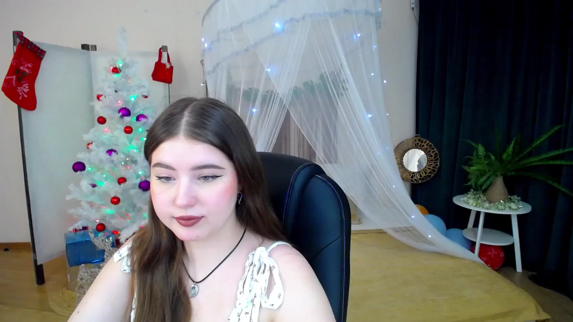 Gallery image thumbnail from AdmireMyEyes's myfreecams stream on, 01/15/2025, 07:17 image 1 of 20