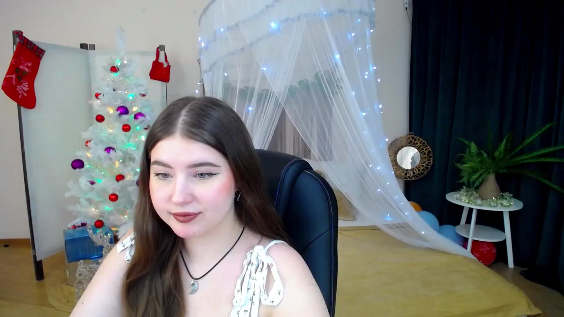 Gallery image thumbnail from AdmireMyEyes's myfreecams stream on, 01/15/2025, 07:17 image 2 of 20