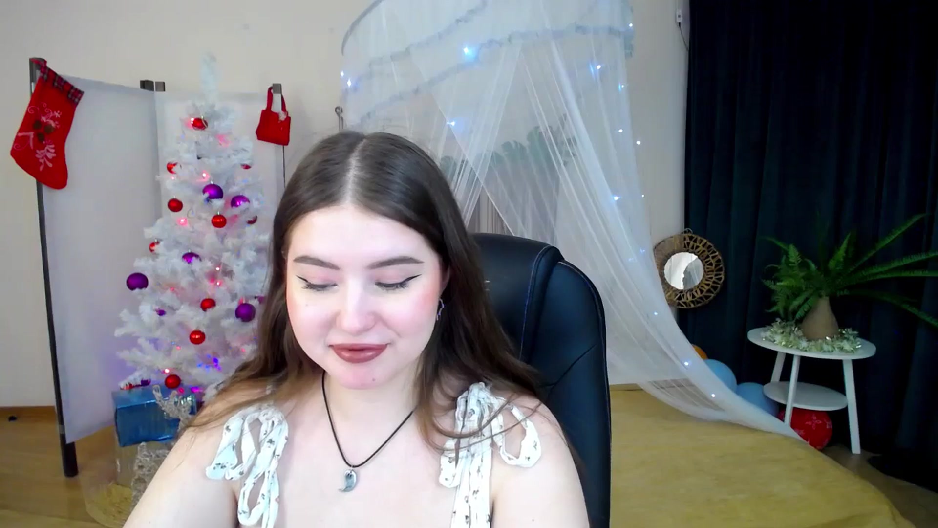 Gallery image thumbnail from AdmireMyEyes's myfreecams stream on, 01/15/2025, 07:17 image 20 of 20