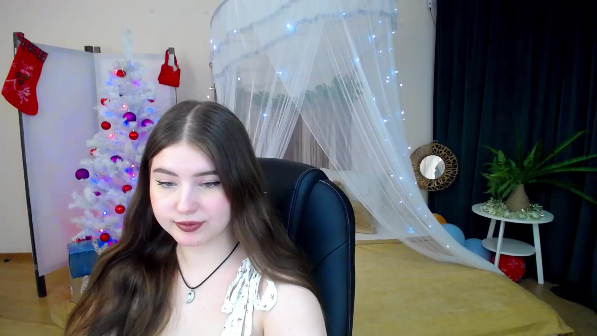 Gallery image thumbnail from AdmireMyEyes's myfreecams stream on, 01/15/2025, 07:17 image 6 of 20