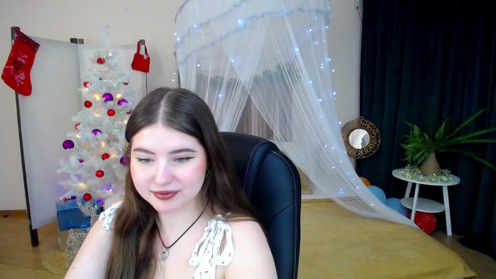 Gallery image thumbnail from AdmireMyEyes's myfreecams stream on, 01/15/2025, 07:17 image 9 of 20