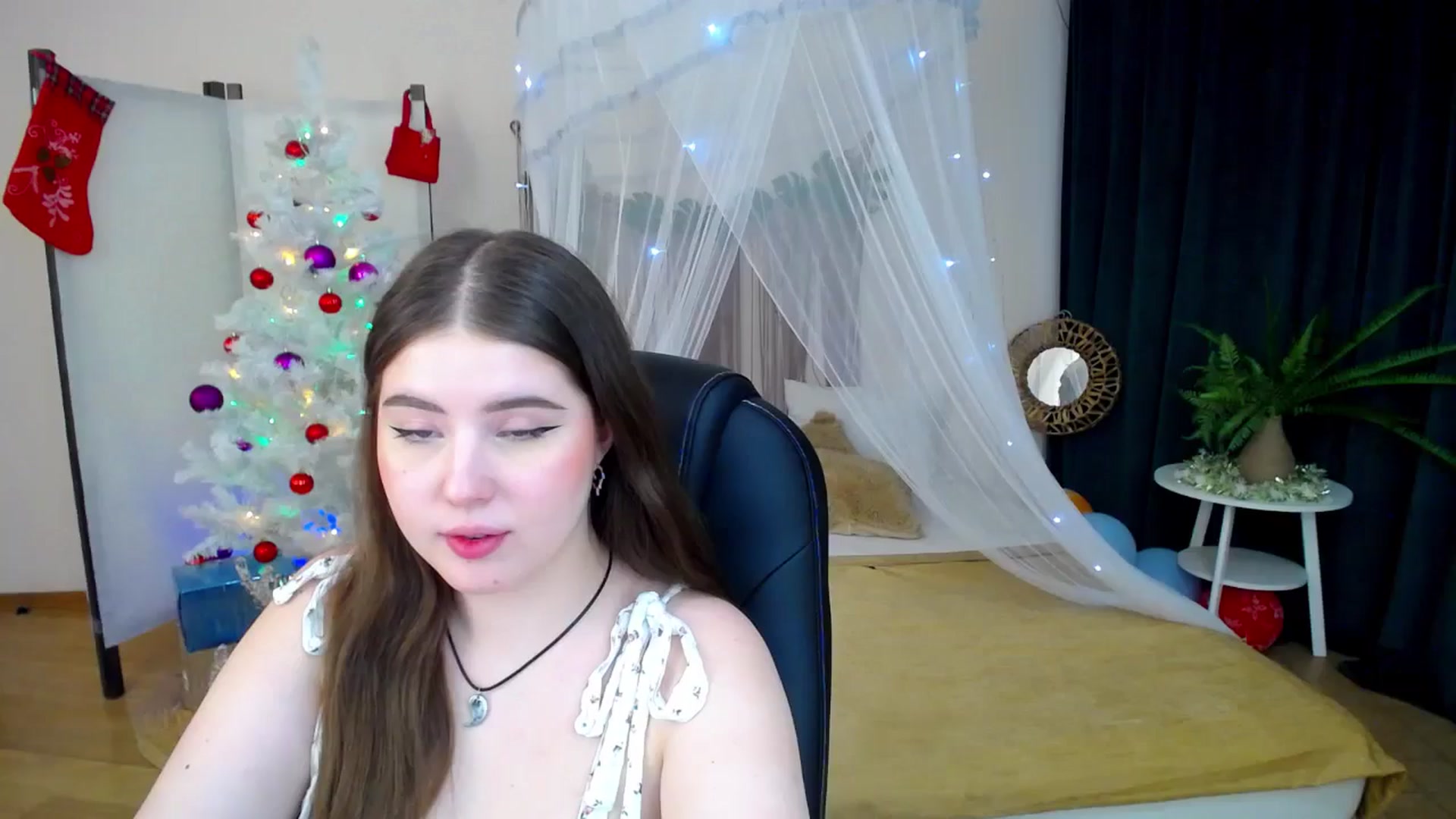Gallery image thumbnail from AdmireMyEyes's myfreecams stream on, 01/15/2025, 09:48 image 1 of 20