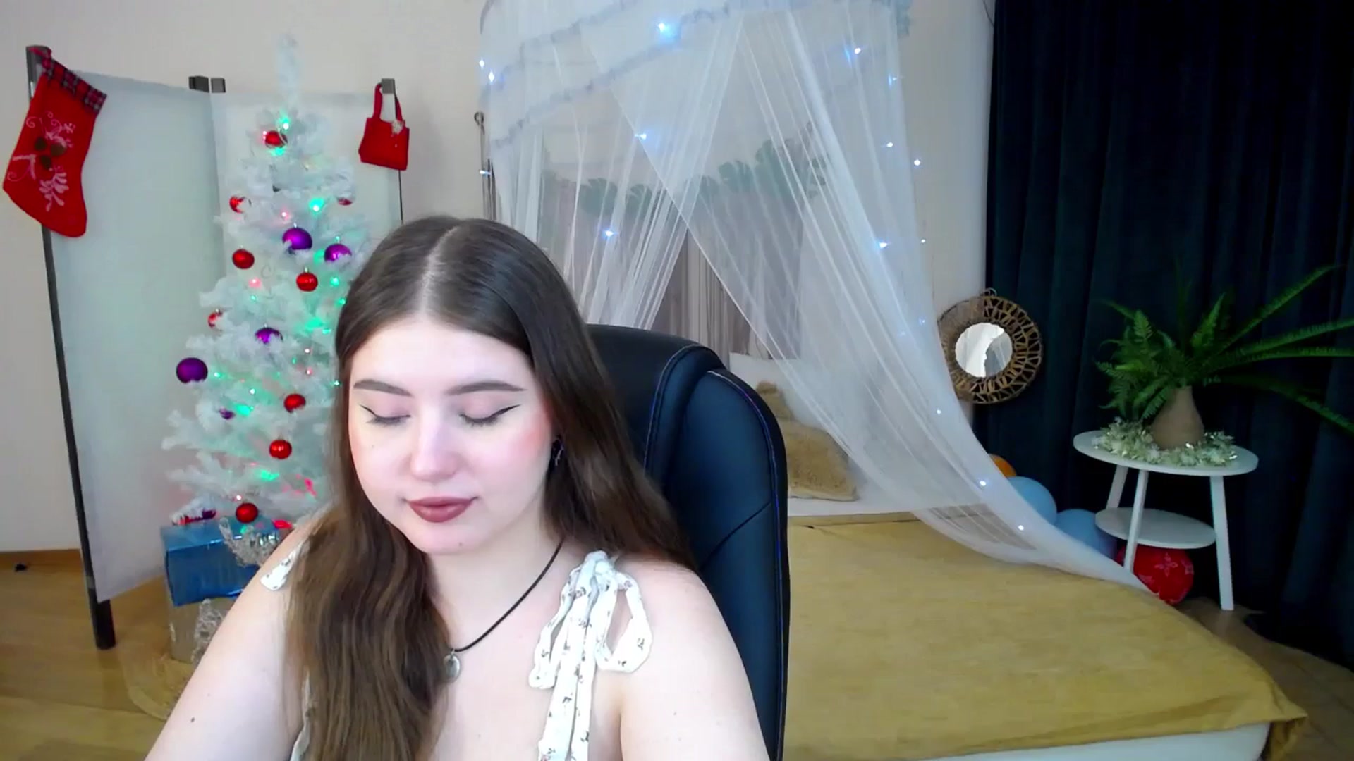 Gallery image thumbnail from AdmireMyEyes's myfreecams stream on, 01/15/2025, 09:48 image 3 of 20
