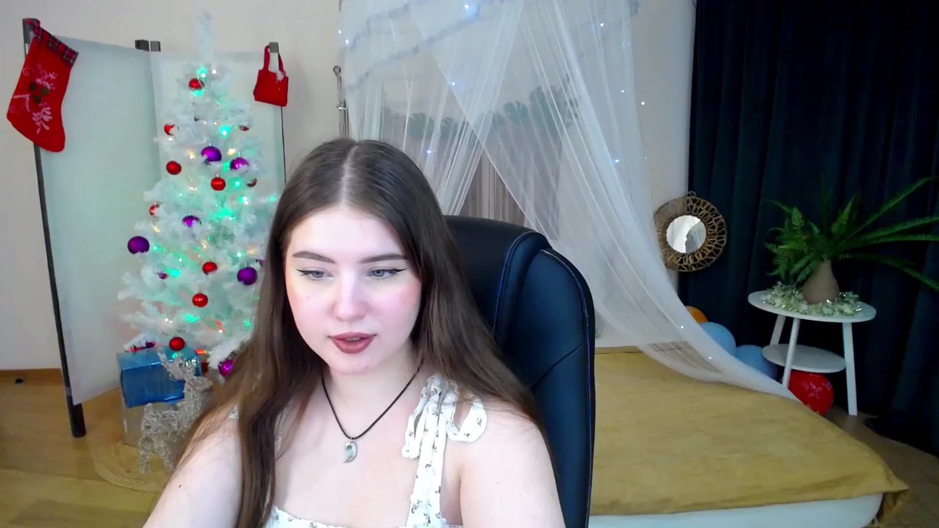 Gallery image thumbnail from AdmireMyEyes's myfreecams stream on, 01/15/2025, 09:48 image 19 of 20