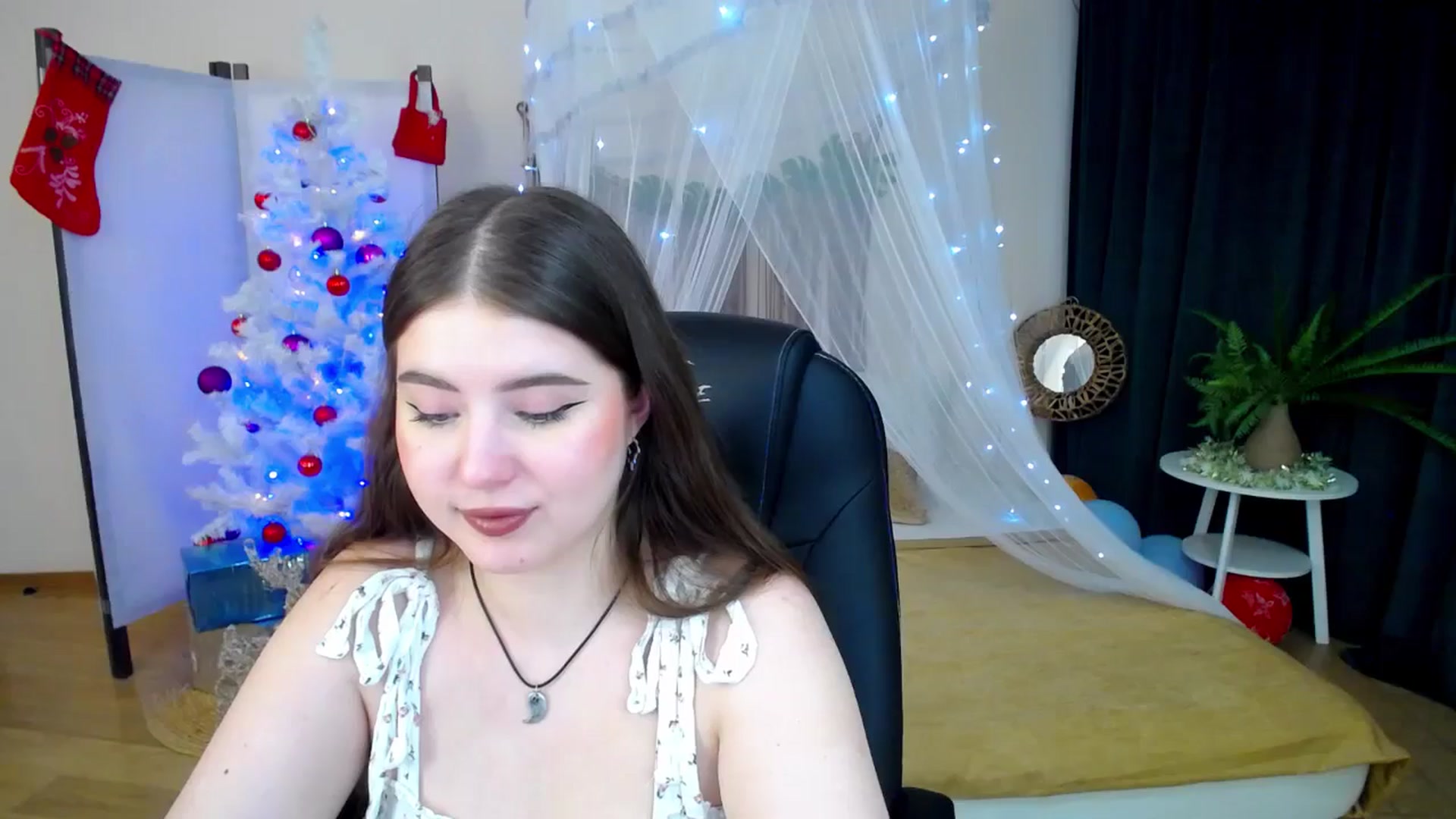 Gallery image thumbnail from AdmireMyEyes's myfreecams stream on, 01/15/2025, 09:48 image 16 of 20