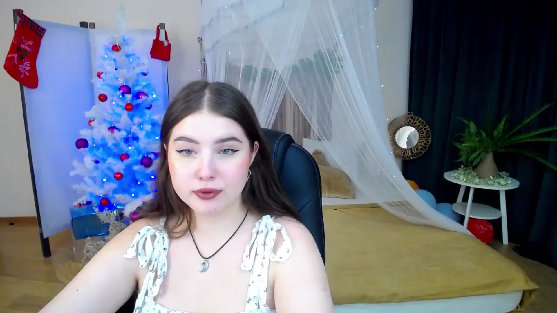 Gallery image thumbnail from AdmireMyEyes's myfreecams stream on, 01/15/2025, 09:48 image 10 of 20