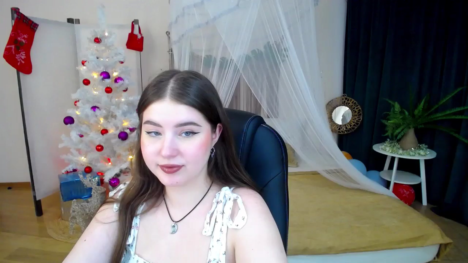 Gallery image thumbnail from AdmireMyEyes's myfreecams stream on, 01/15/2025, 09:48 image 11 of 20
