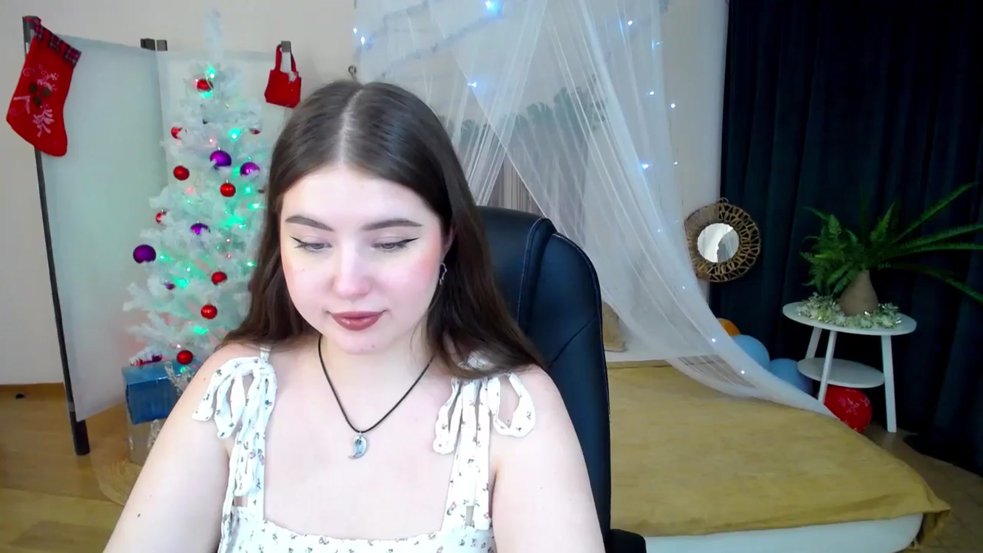 Gallery image thumbnail from AdmireMyEyes's myfreecams stream on, 01/15/2025, 09:48 image 14 of 20